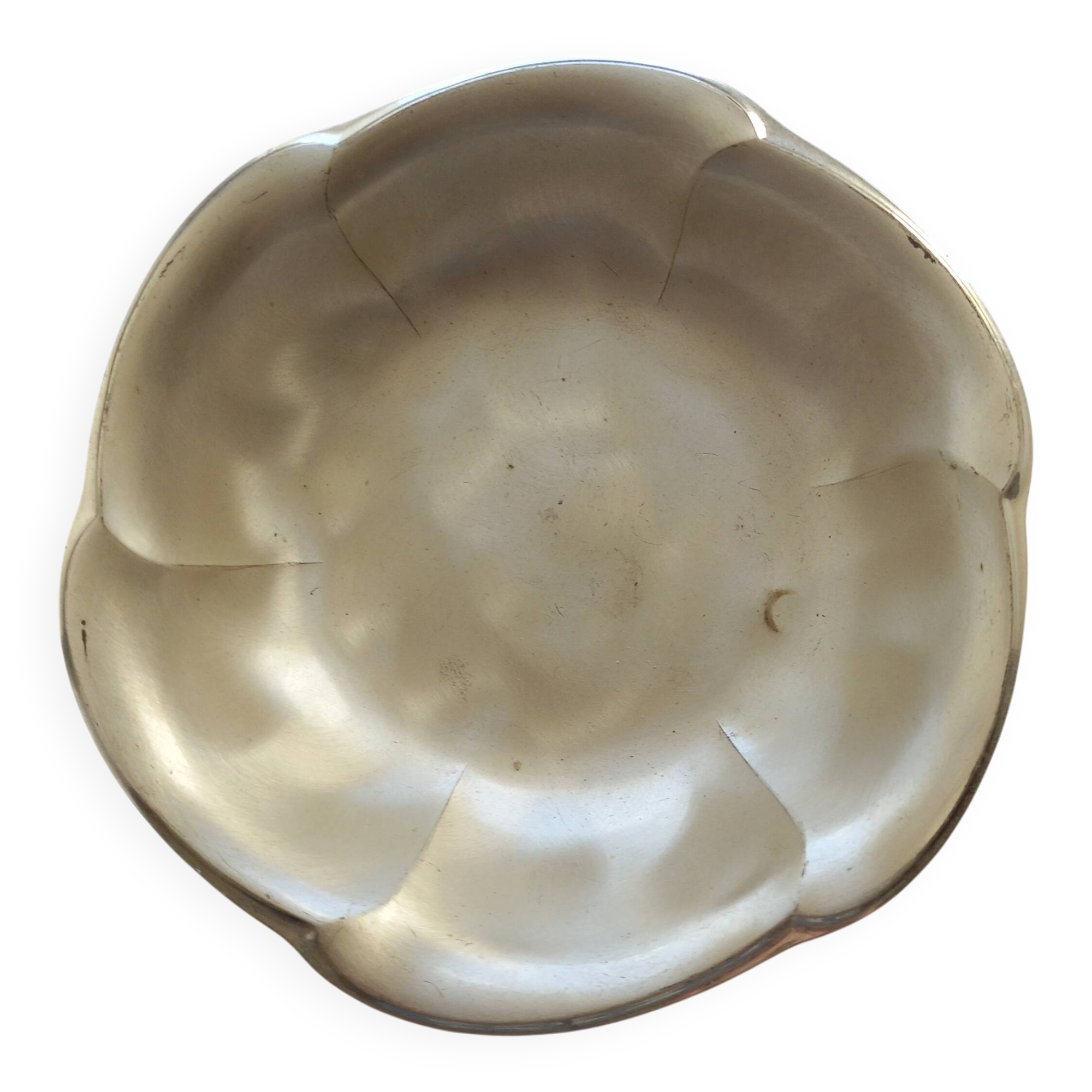 Metal bowl with 3 legs