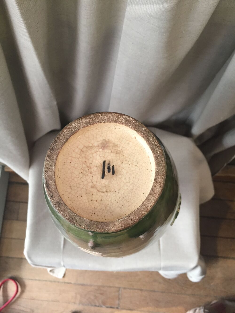 Large asian porcelain vase of green color and dore geisha pattern