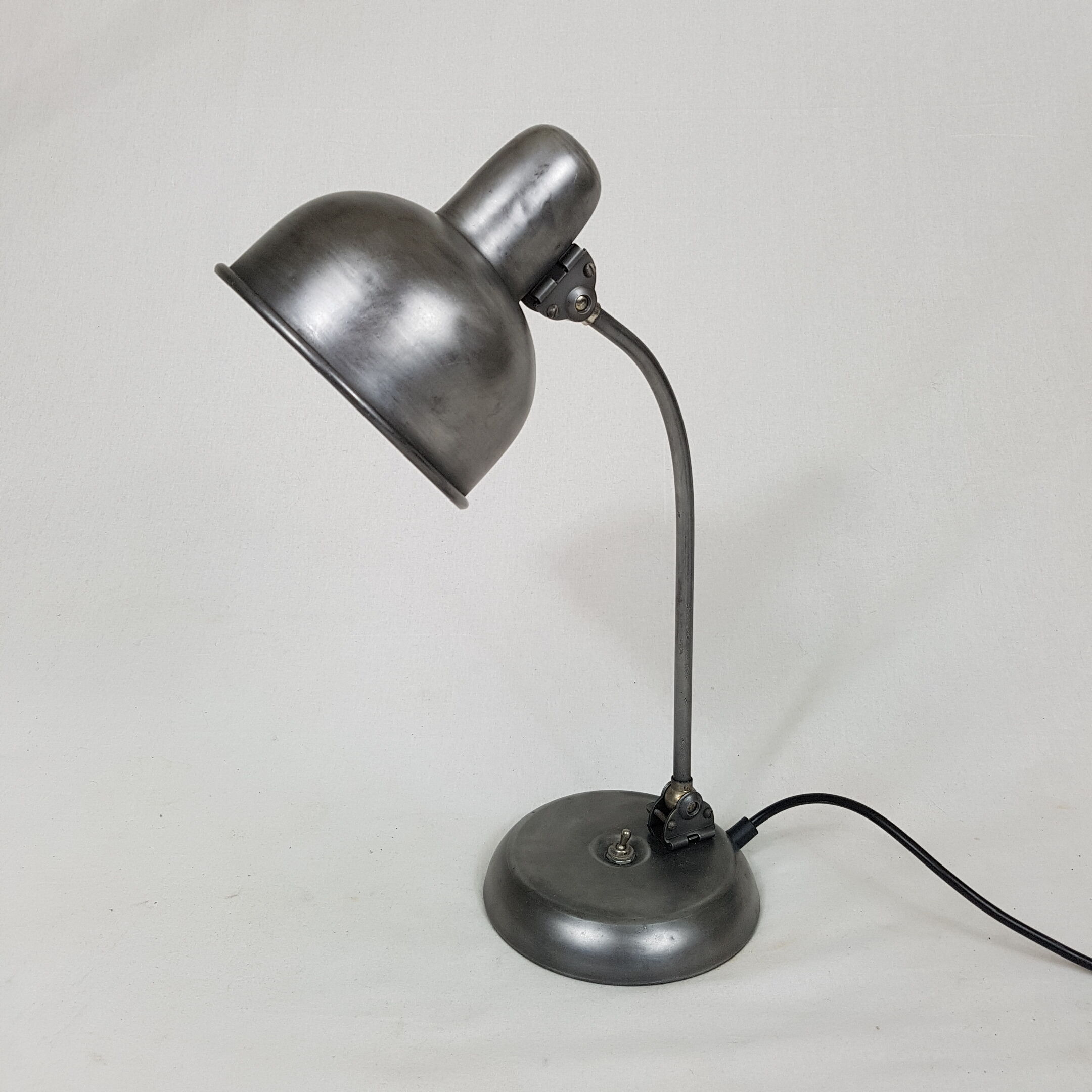 Lamp office hinged patella finish graphite