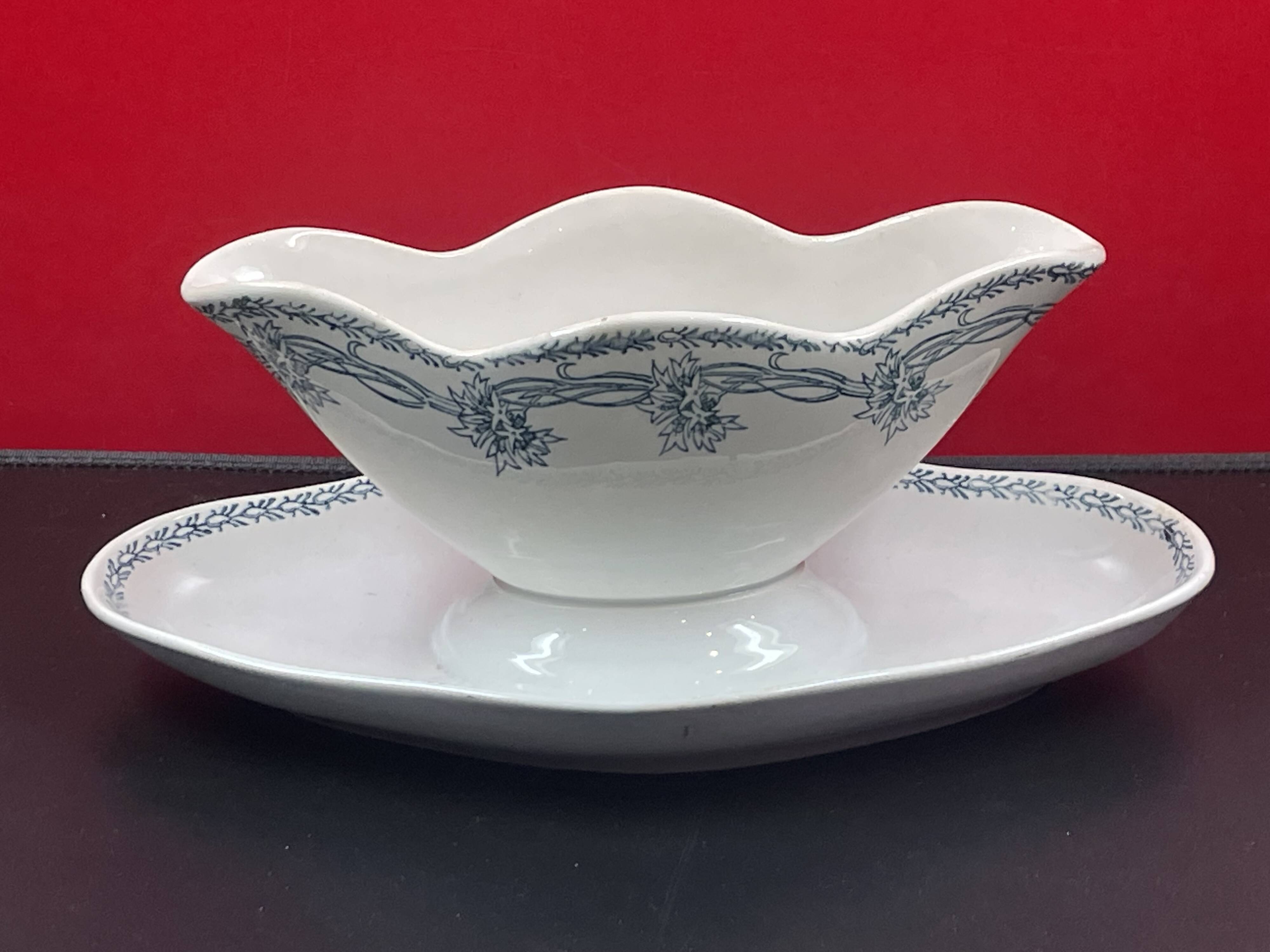 Old sauce boat Saint-Amand and Hamage 4008