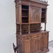 Vaisselier néogothique