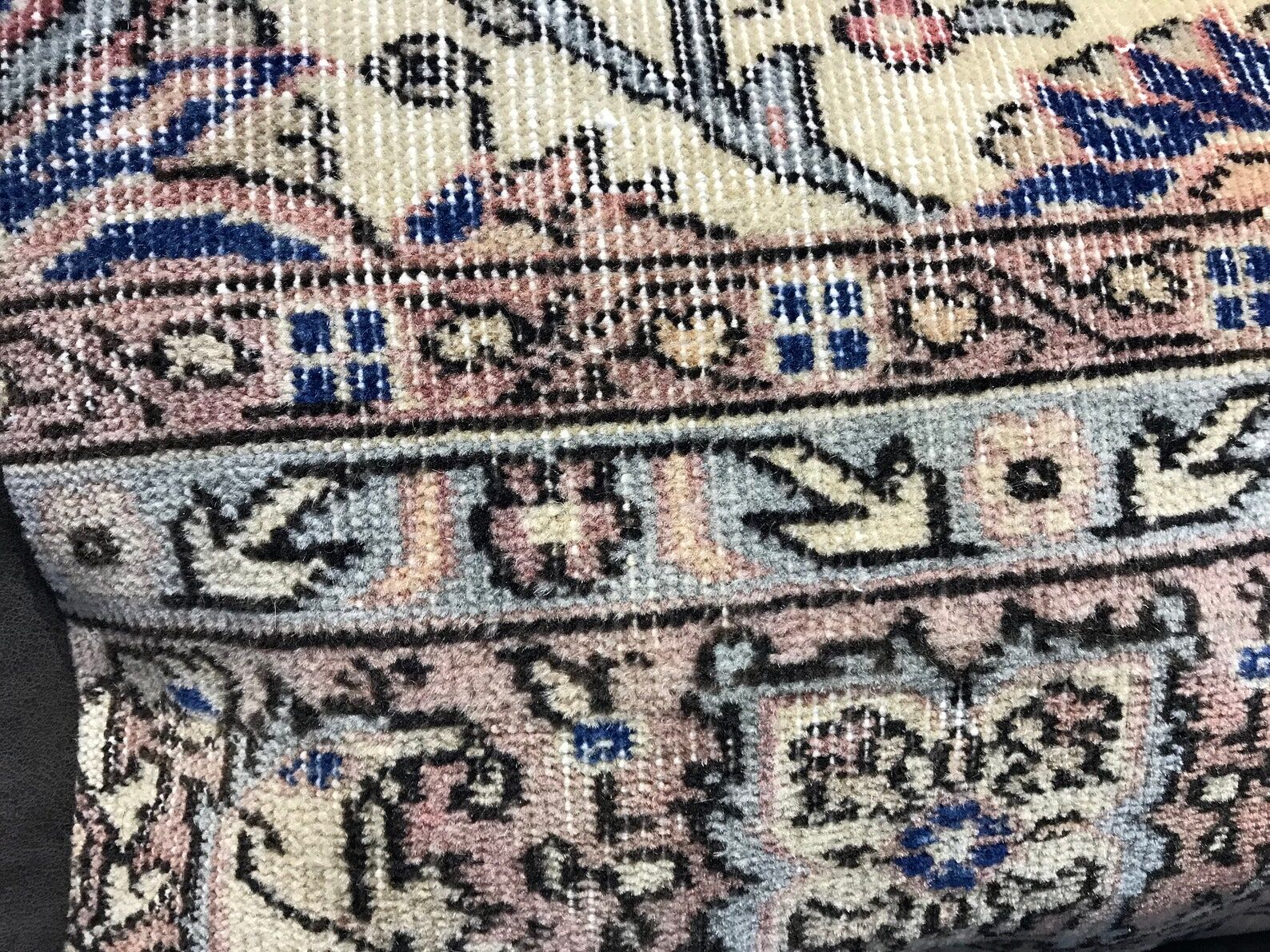 Floral Design Neutral Rug Pillow Cover 40x60cm