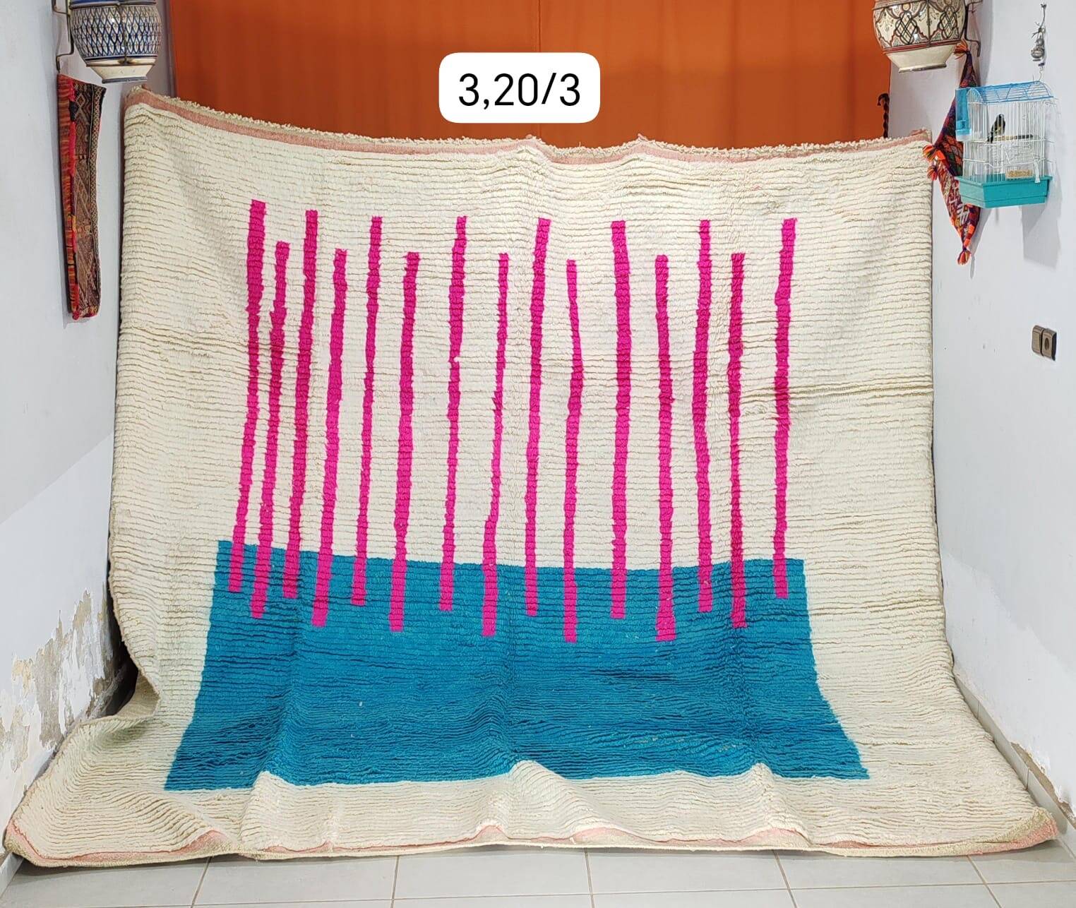 Berber Boujaad rug from Morocco in wool – 300x320cm, ecru, teal blue.