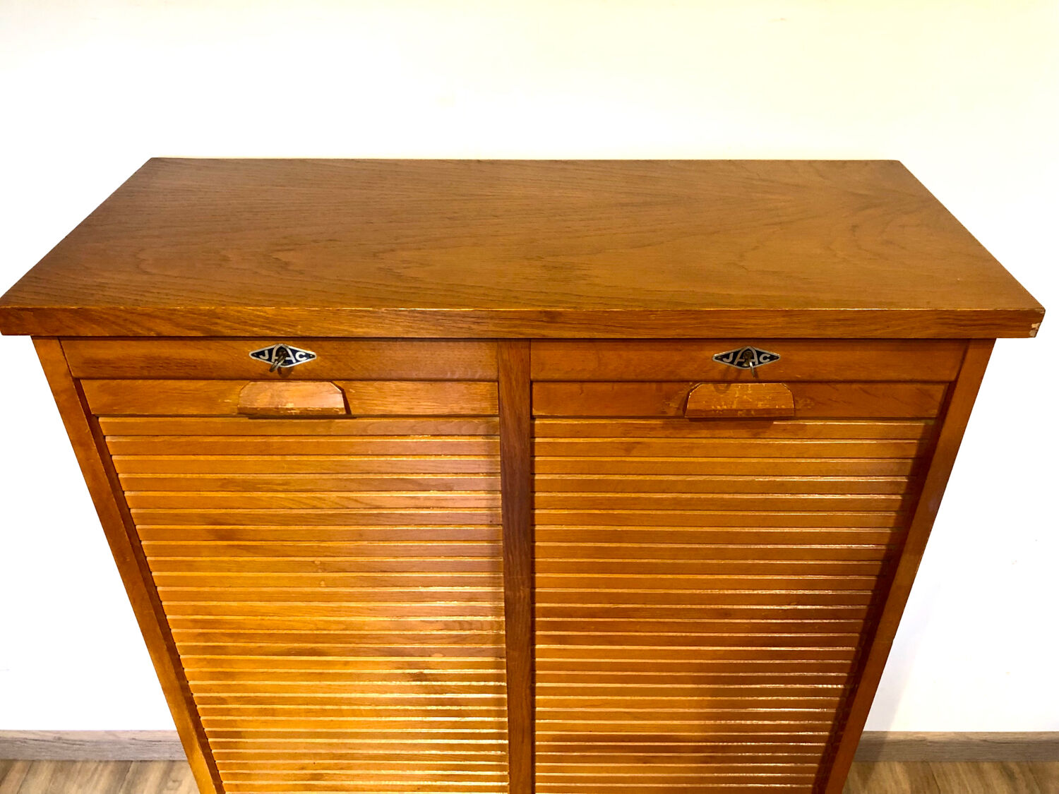 Double curtain folder