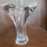 Corolla-shaped vase in bayer crystal