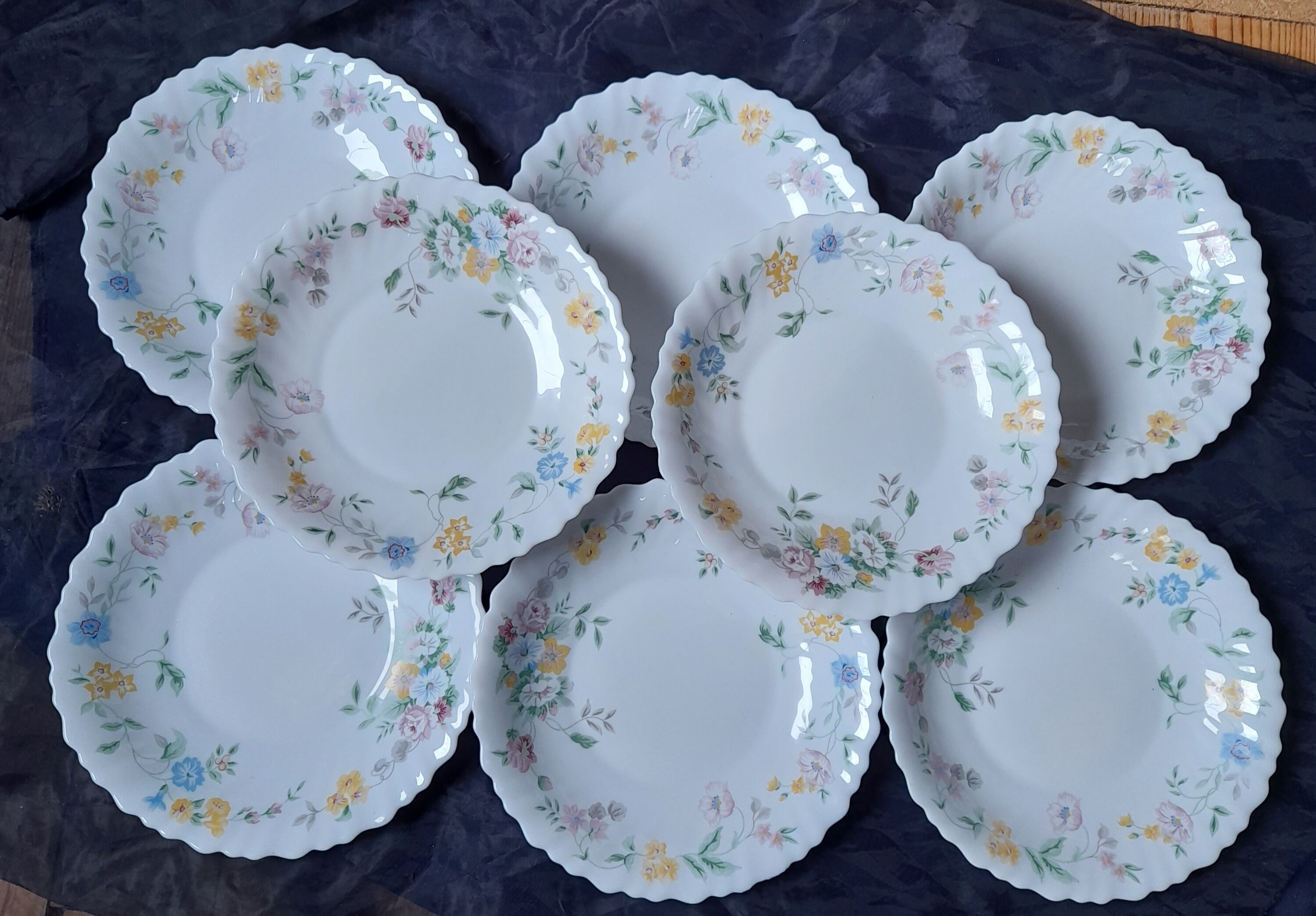 8 hollow plates flower pattern, festoon, model Hortense de Arcopal, vintage 1990