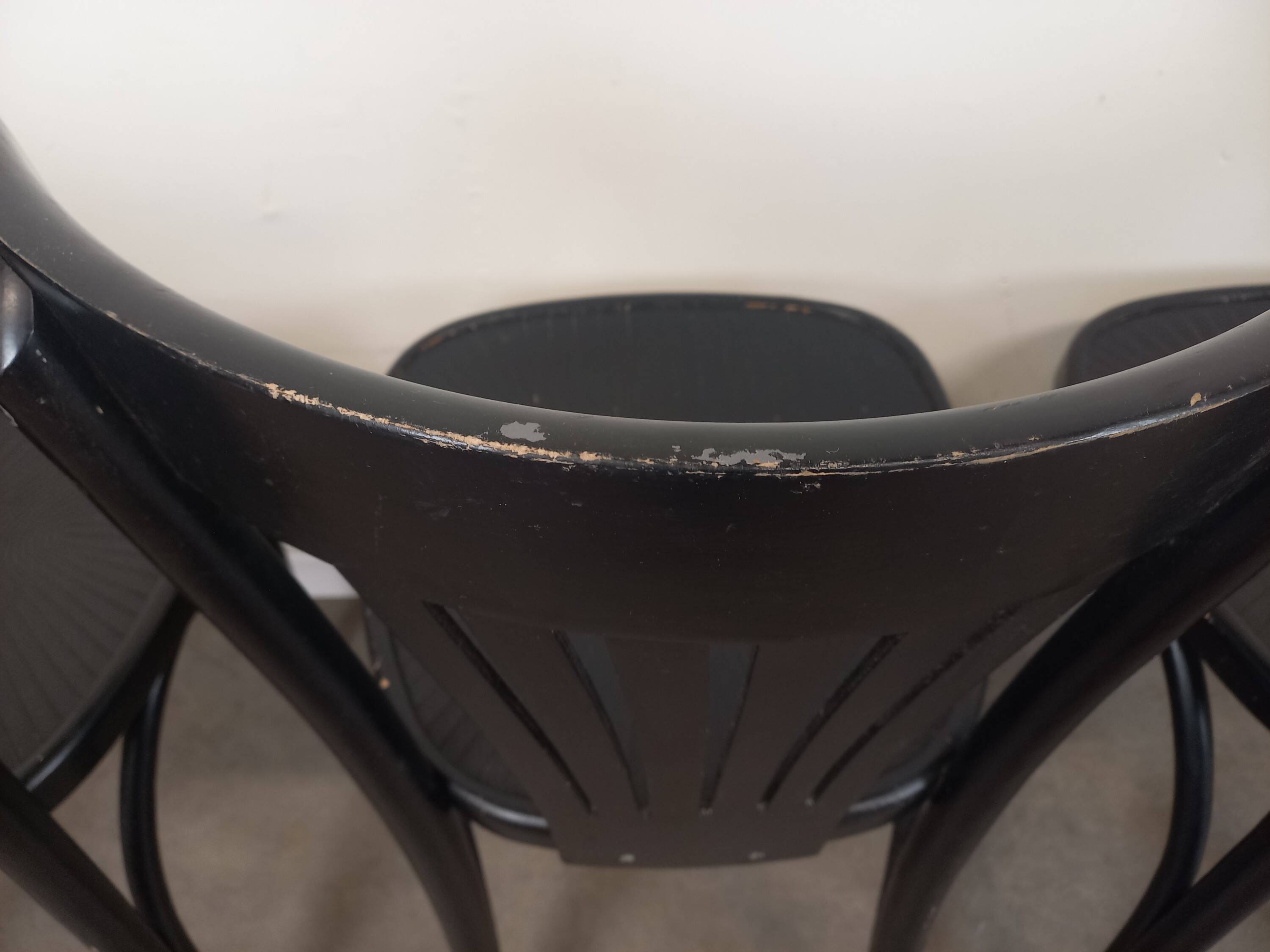 4 chaises bistrot noires