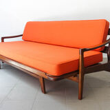Olaio Sofa / Bed by José Espinho