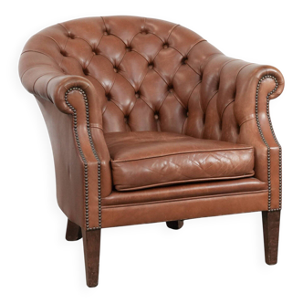 Cow leather Chesterfield club armchair in English style