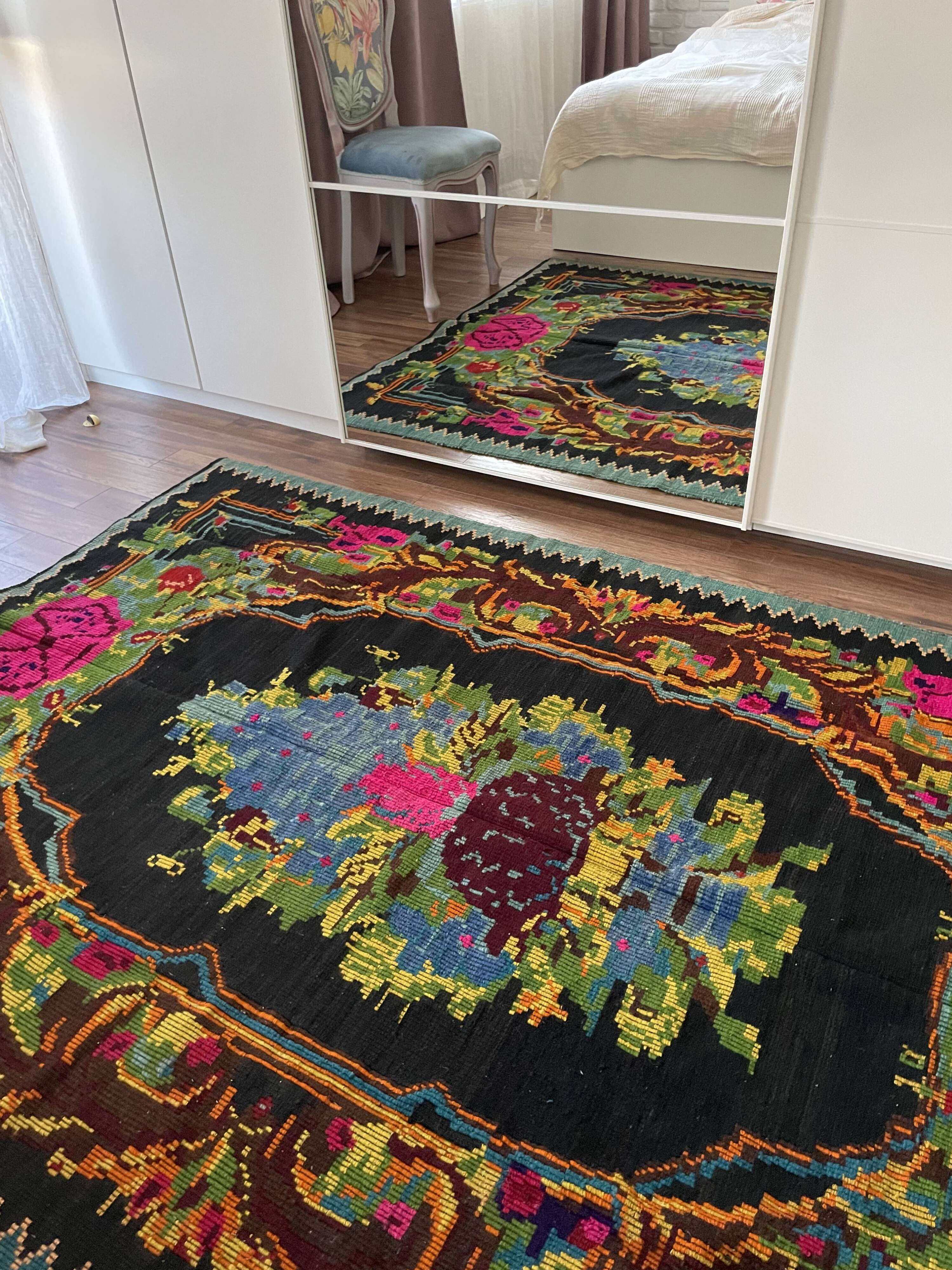 Tapis en laine roumaine vintage 227x154cm