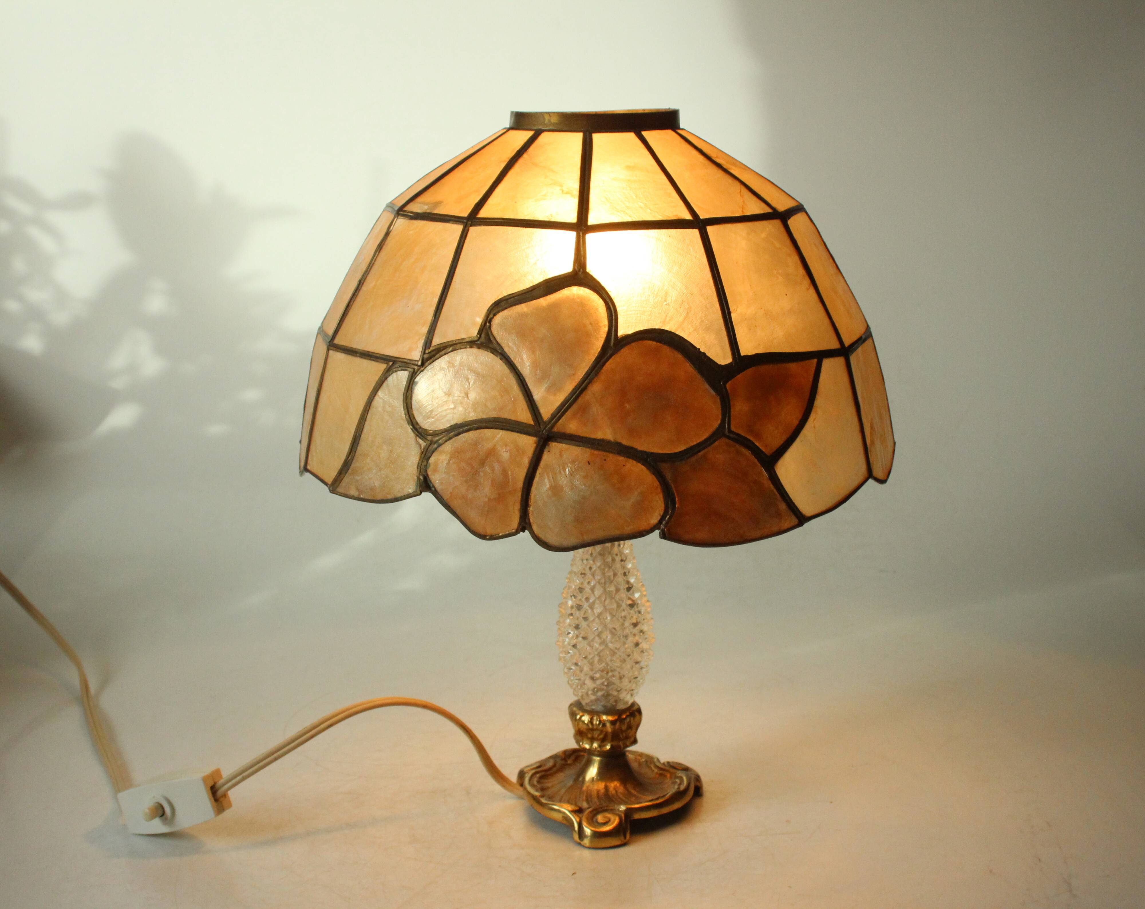 Mid Century handmade table lamp Tiffany Style, made of  mother of pearl, glass and metal, vintage