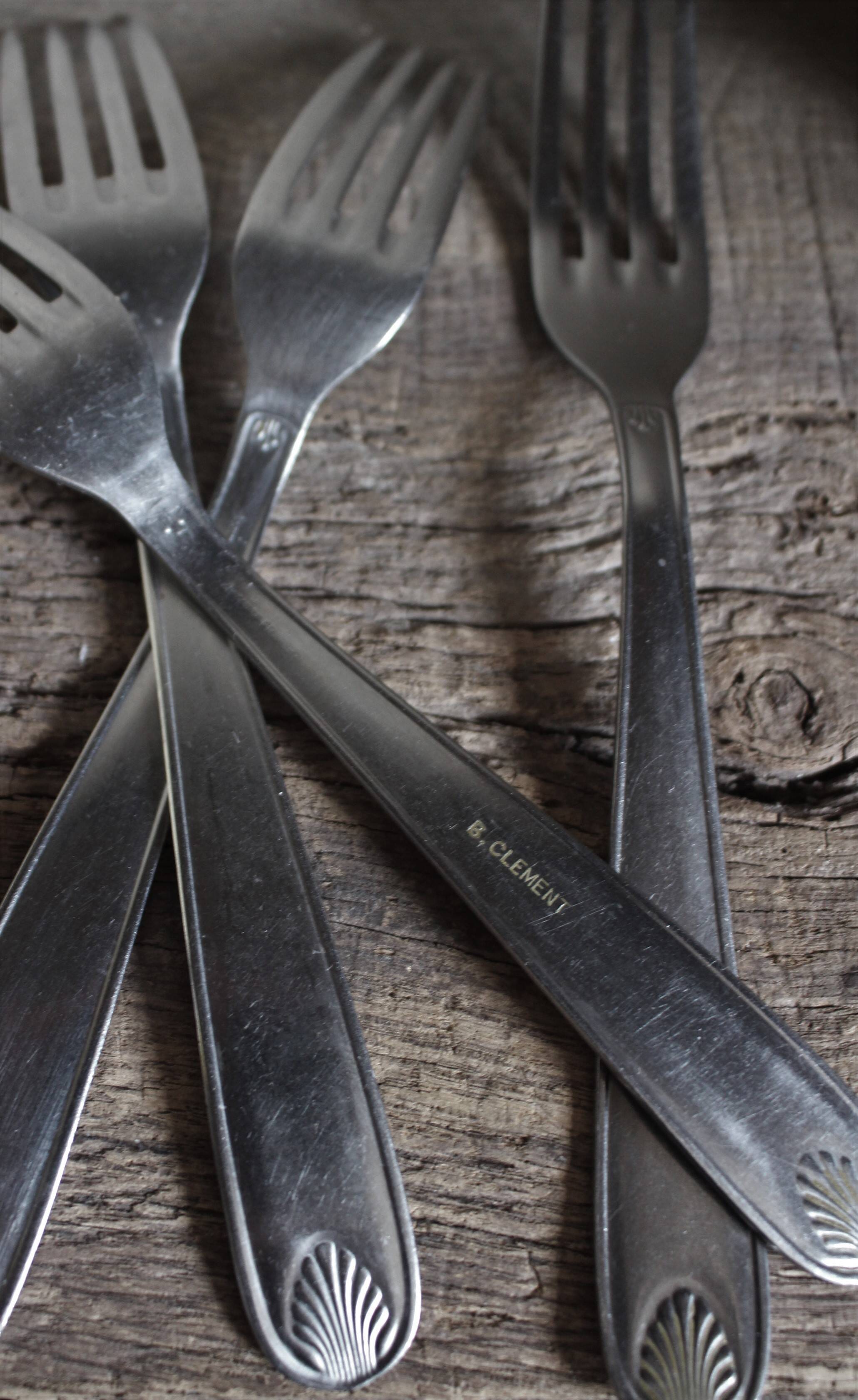 Mismatched set of 8 forks + 8 vintage shell stainless steel knives
