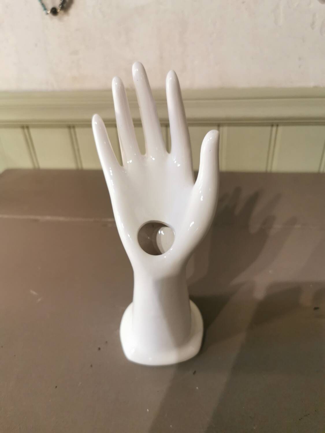 Vintage hand-shaped ring holder