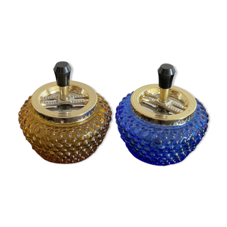 Pair of ashtray with blue and amber pusher