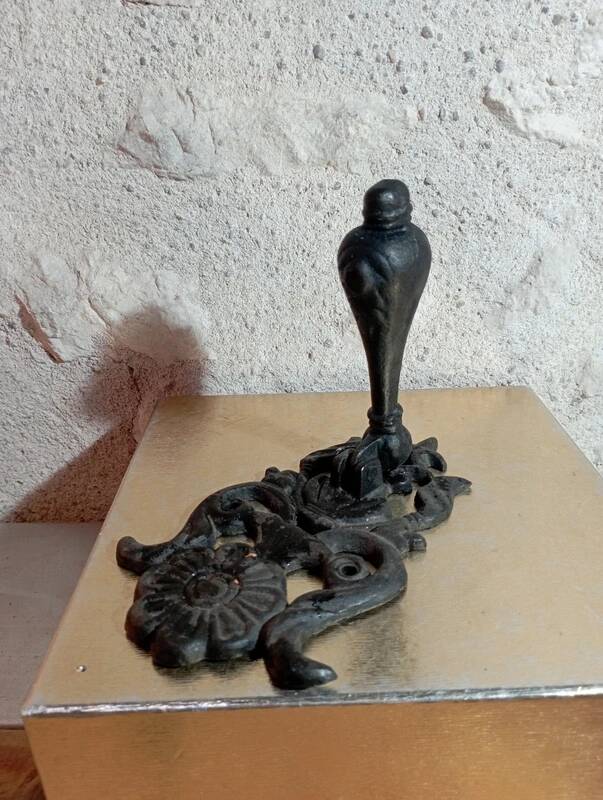 Antique cast iron door knocker/hammer