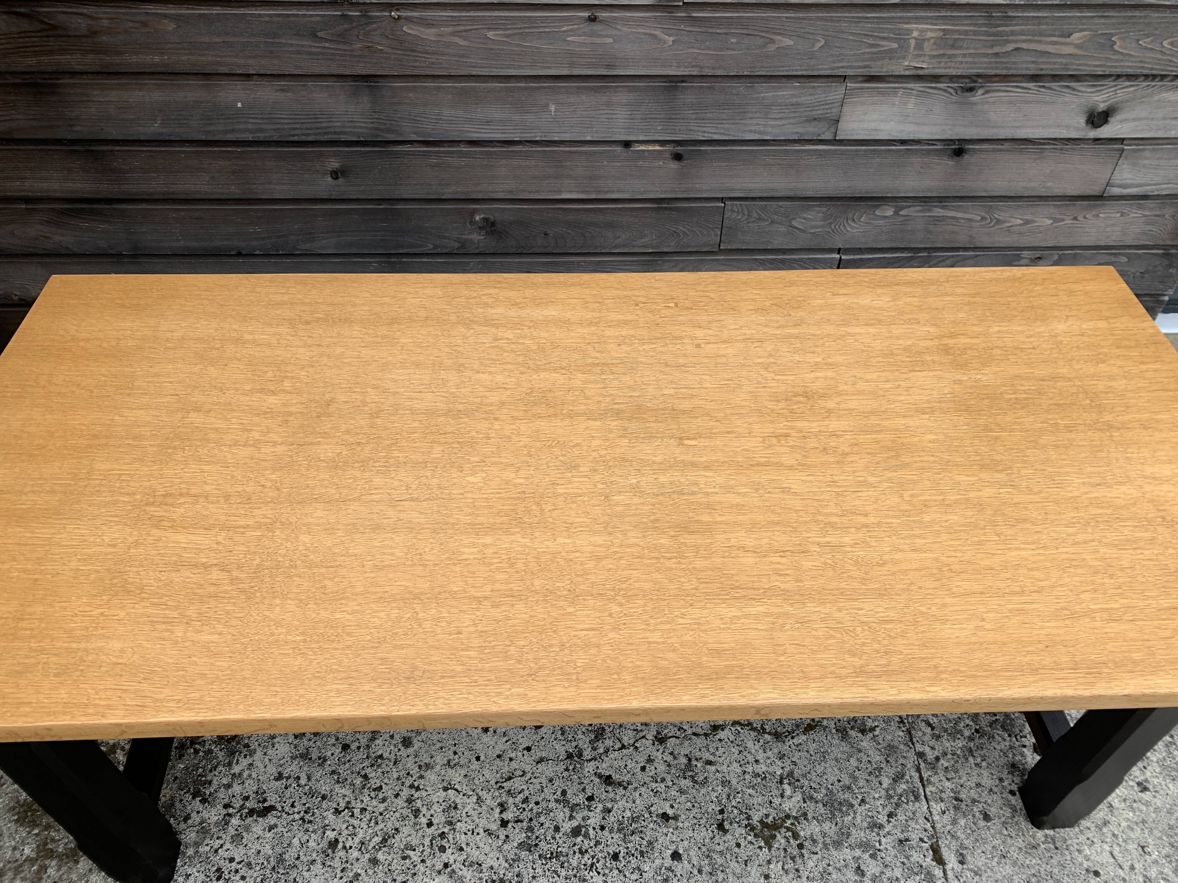 Table de ferme en chêne massif et pieds noirs mats