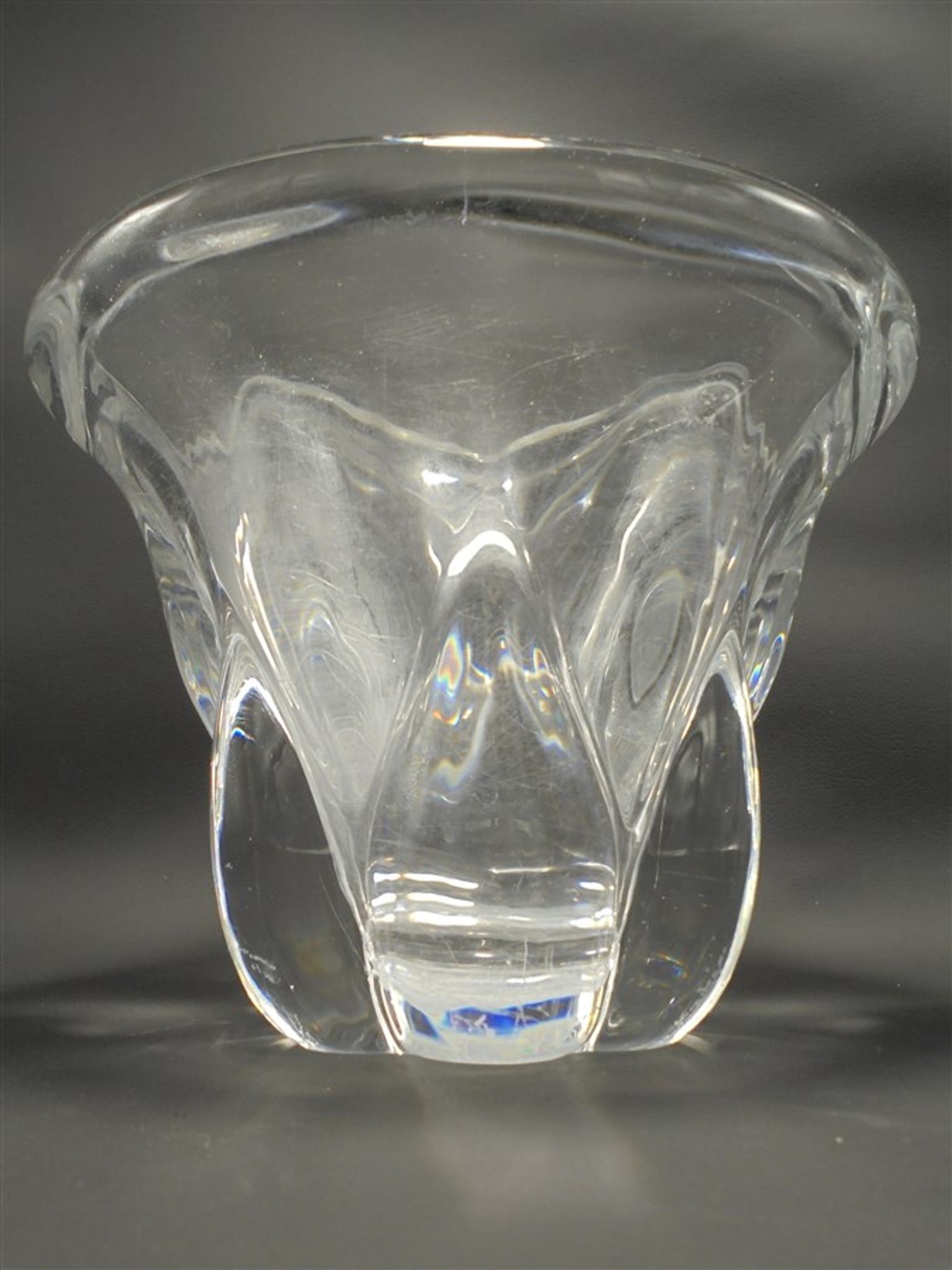 Vase en cristal signé Val St Lambert