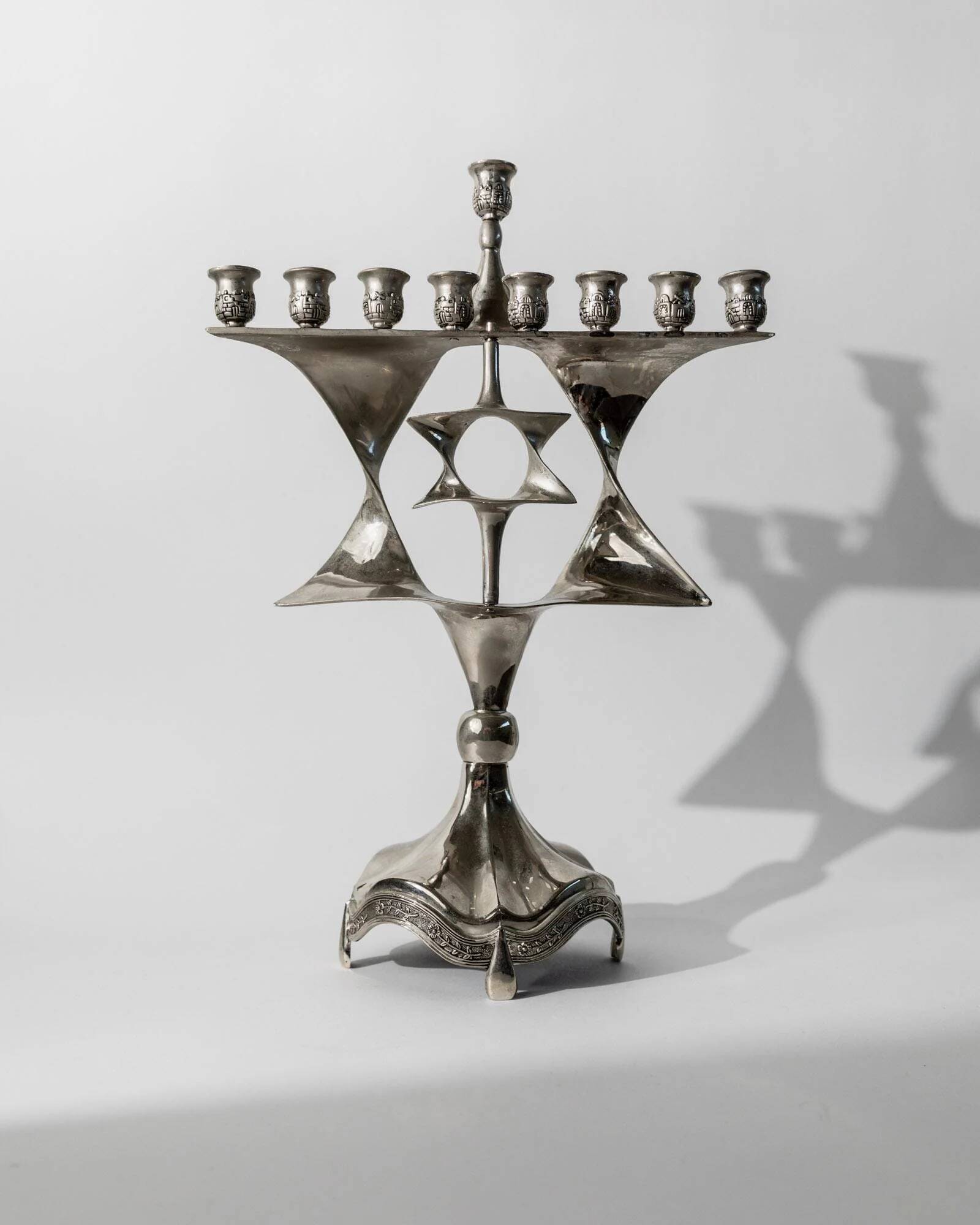 Vintage 1960s silver-plated menorah for Hanukkah, Mid-Century design with rotating Star of David, Judaica decoration, elegant gift idea.