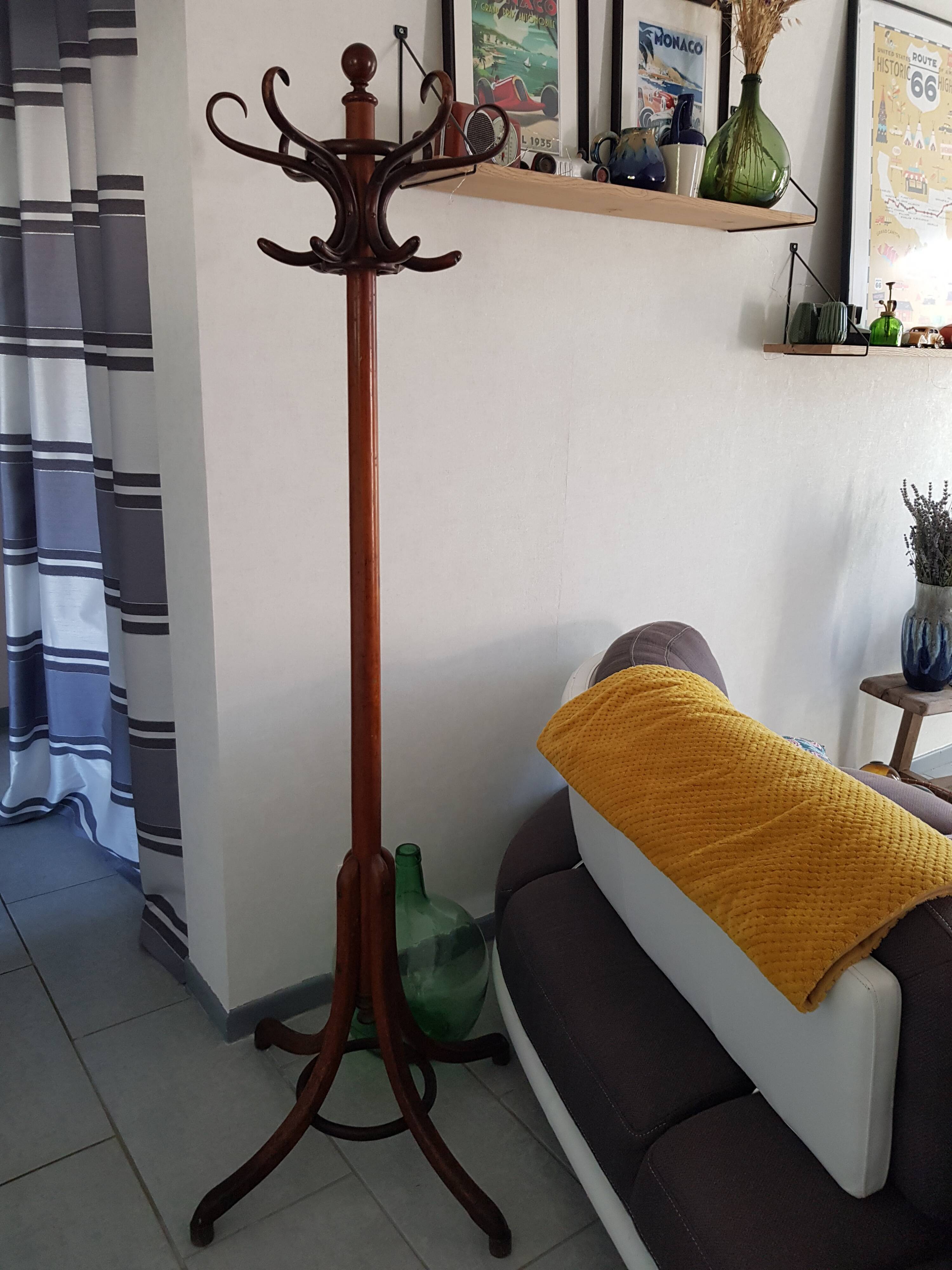 Bistro coat rack
