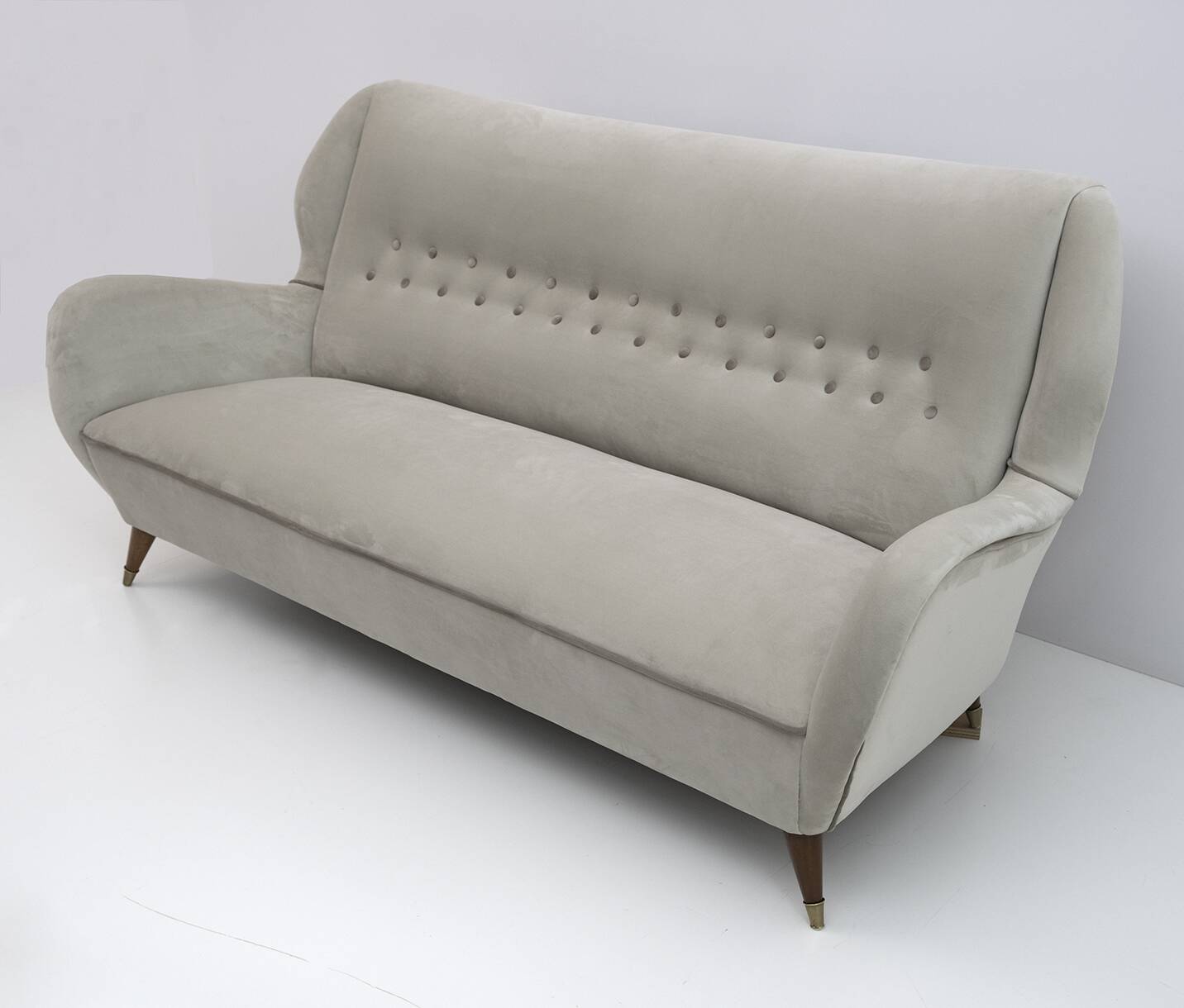 Attributed Gio Ponti Mid-Century Modern Velvet Sofa for ISA, 1950s