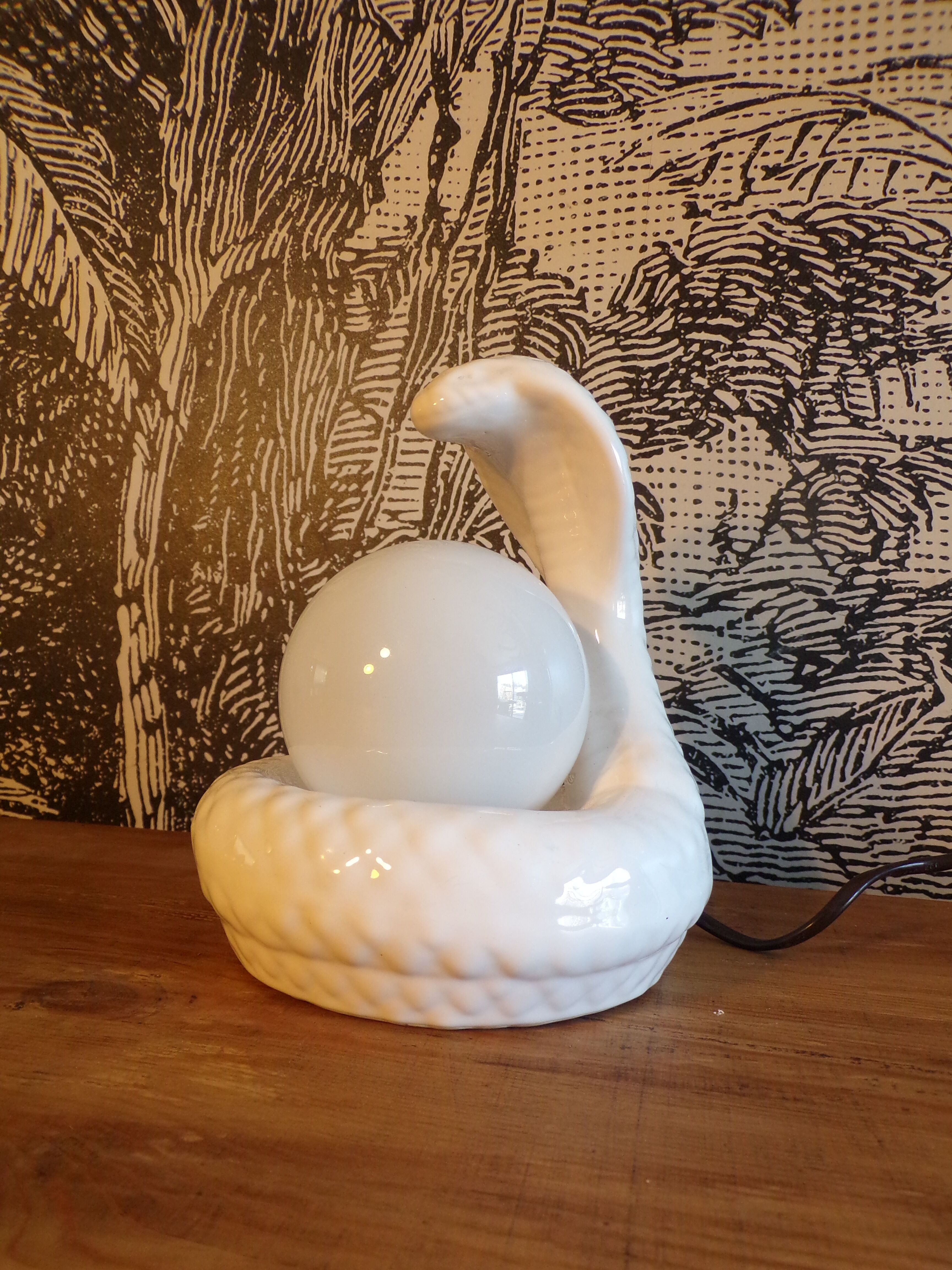 Ceramic cobra lamp