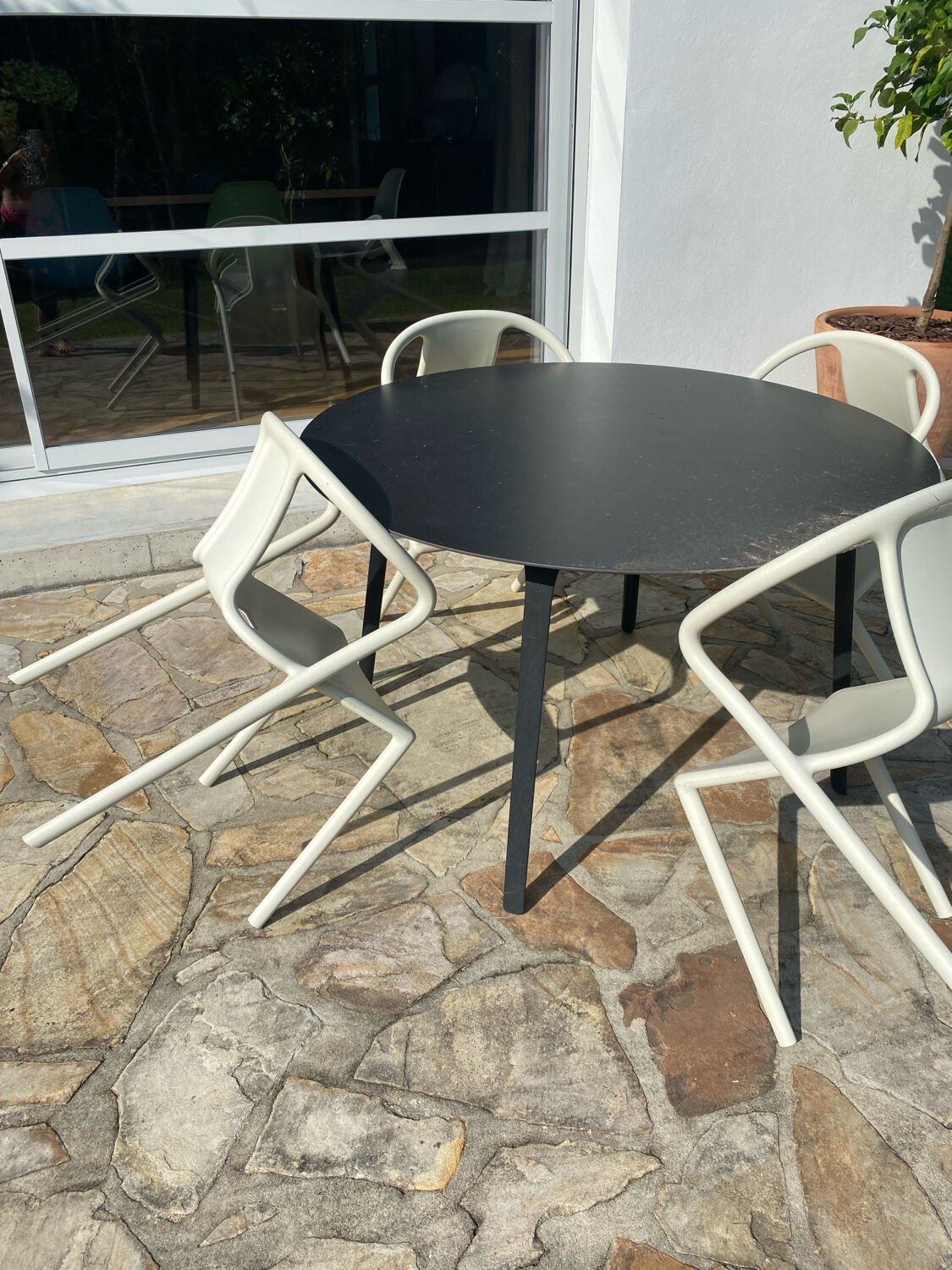 Magis table and 4 jasper morrison chairs