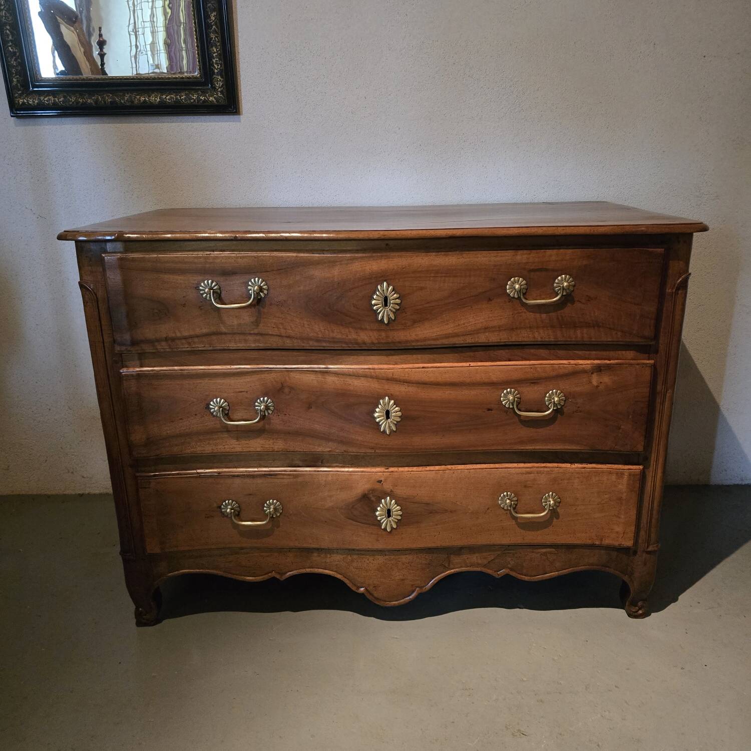 Curved Louis XV commode, 18th century.