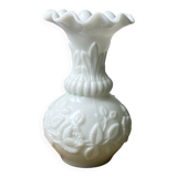 White opaline vase from the early 20th century