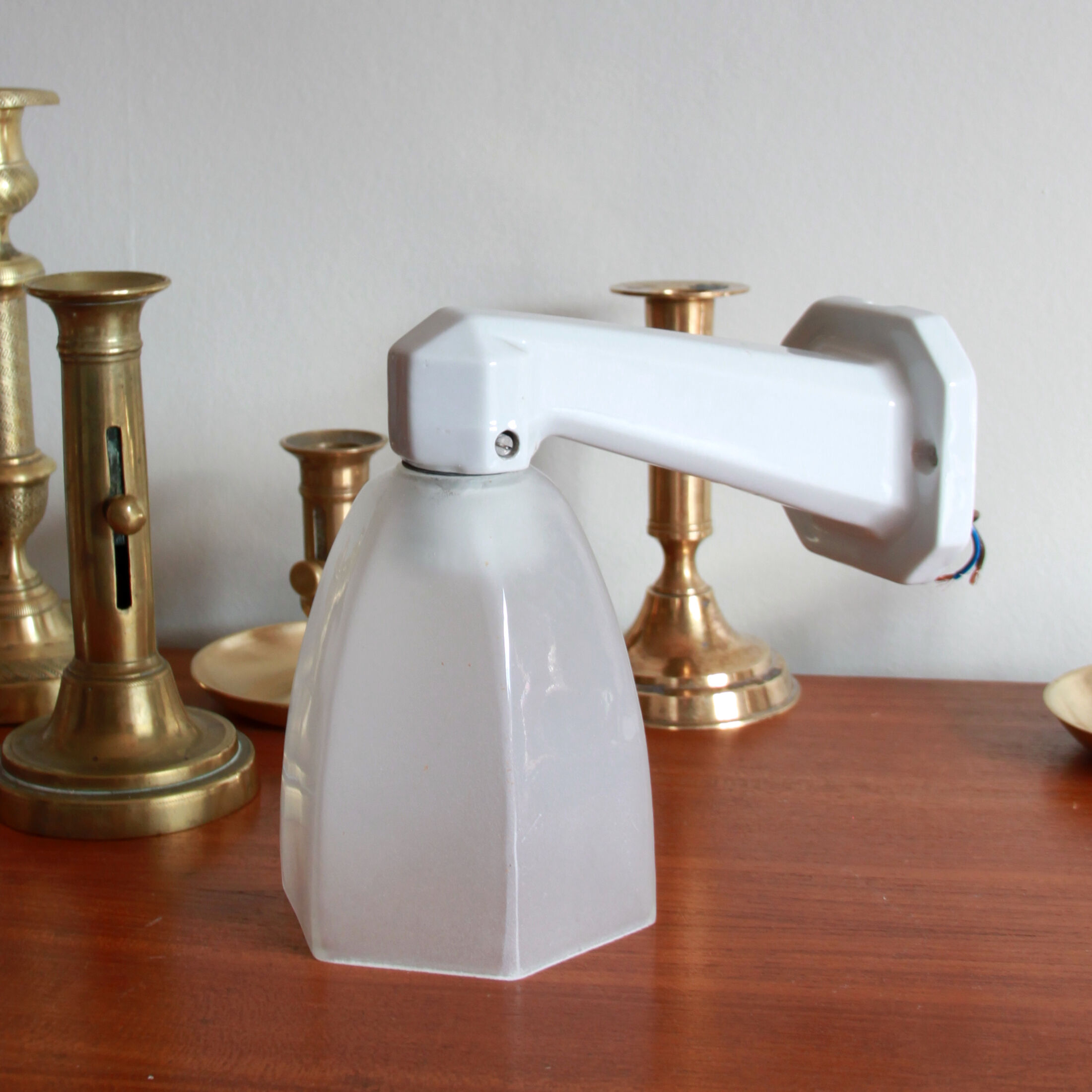 Applique murale col de cygne porcelaine céramique art déco verre tulipe translucide