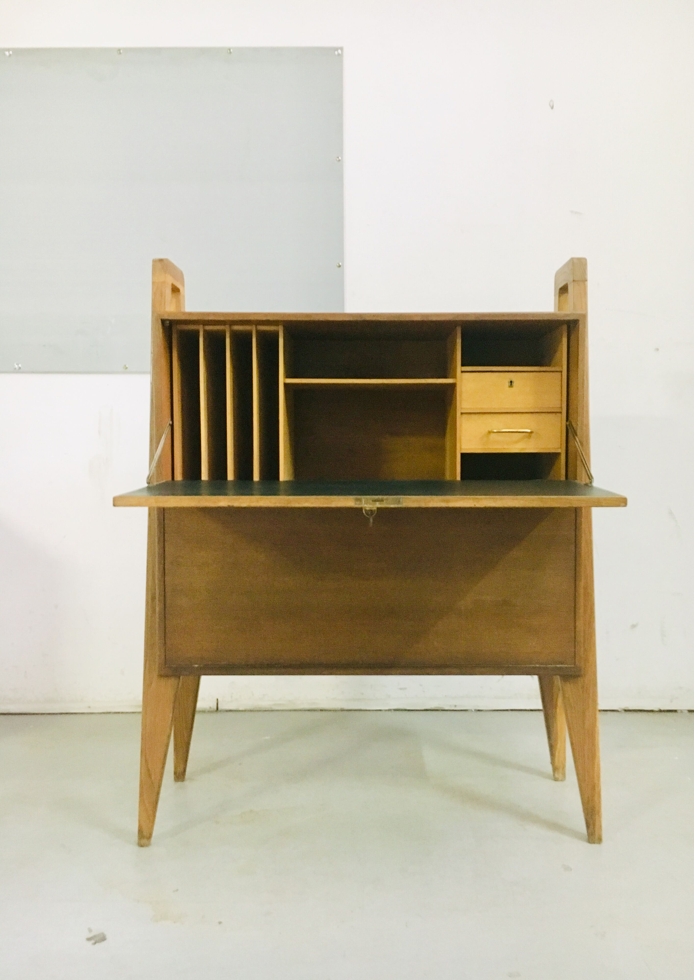 A secretary fell in the 1950s