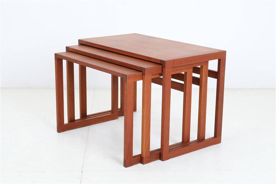 Set of 3 "#253" teak nesting tables by Kai Kristiansen / Mid-century Danish modern design / Minimalism / 1960s