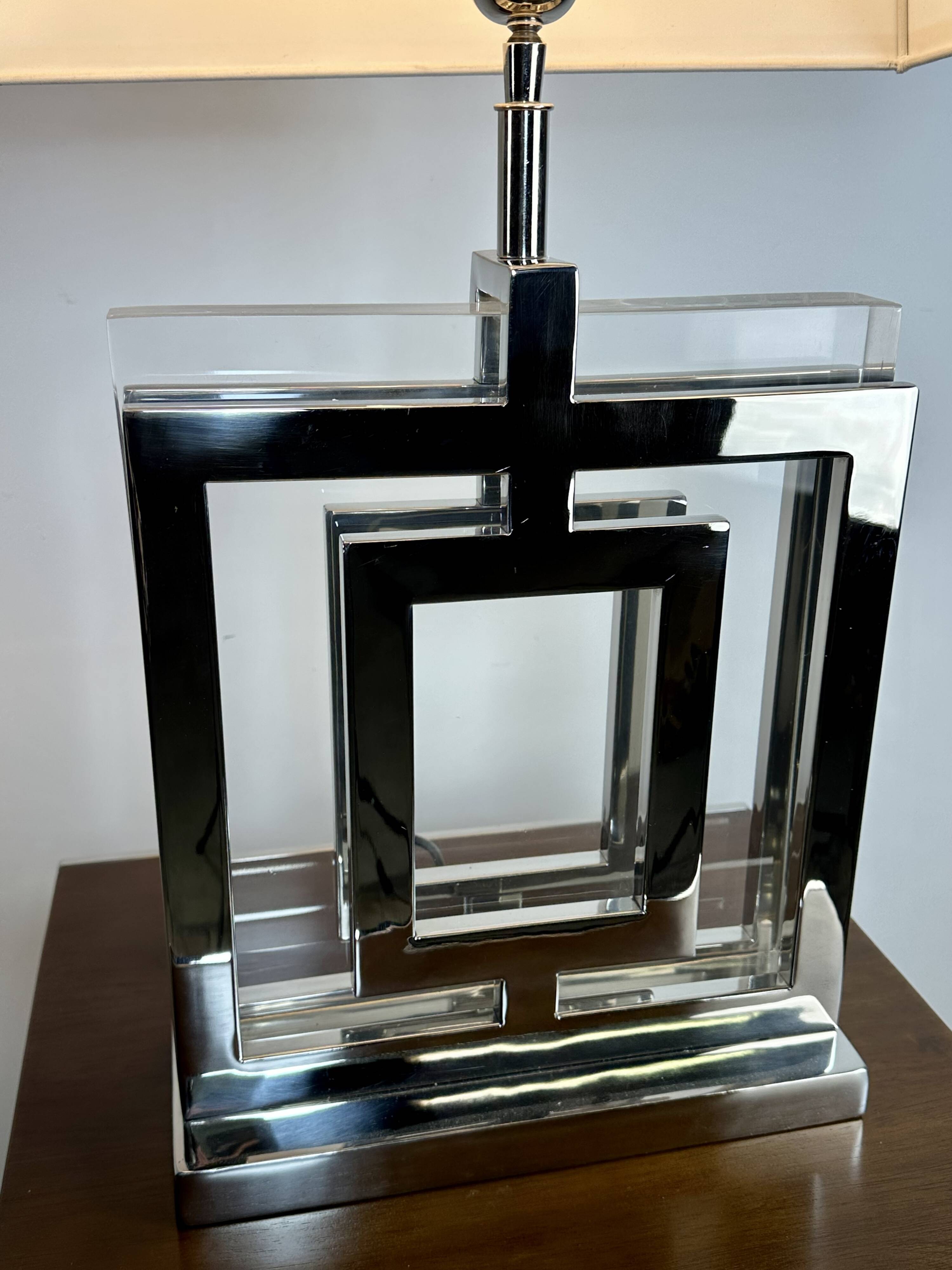 Lampe style Art déco en aluminium chromé et altuglas, années 2000