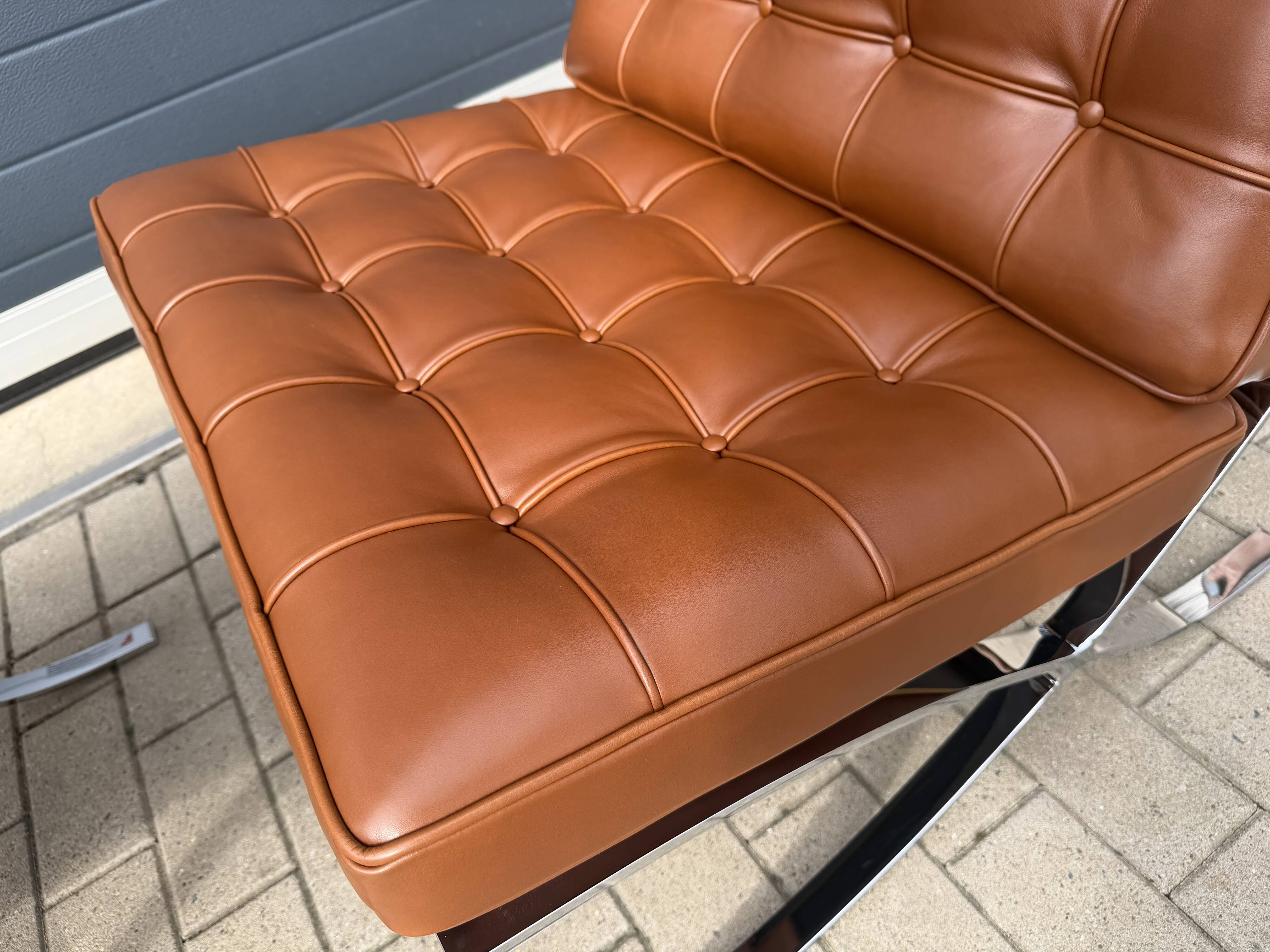 2x brand new original knoll barcelona relax + ottoman, venezia cognac leather