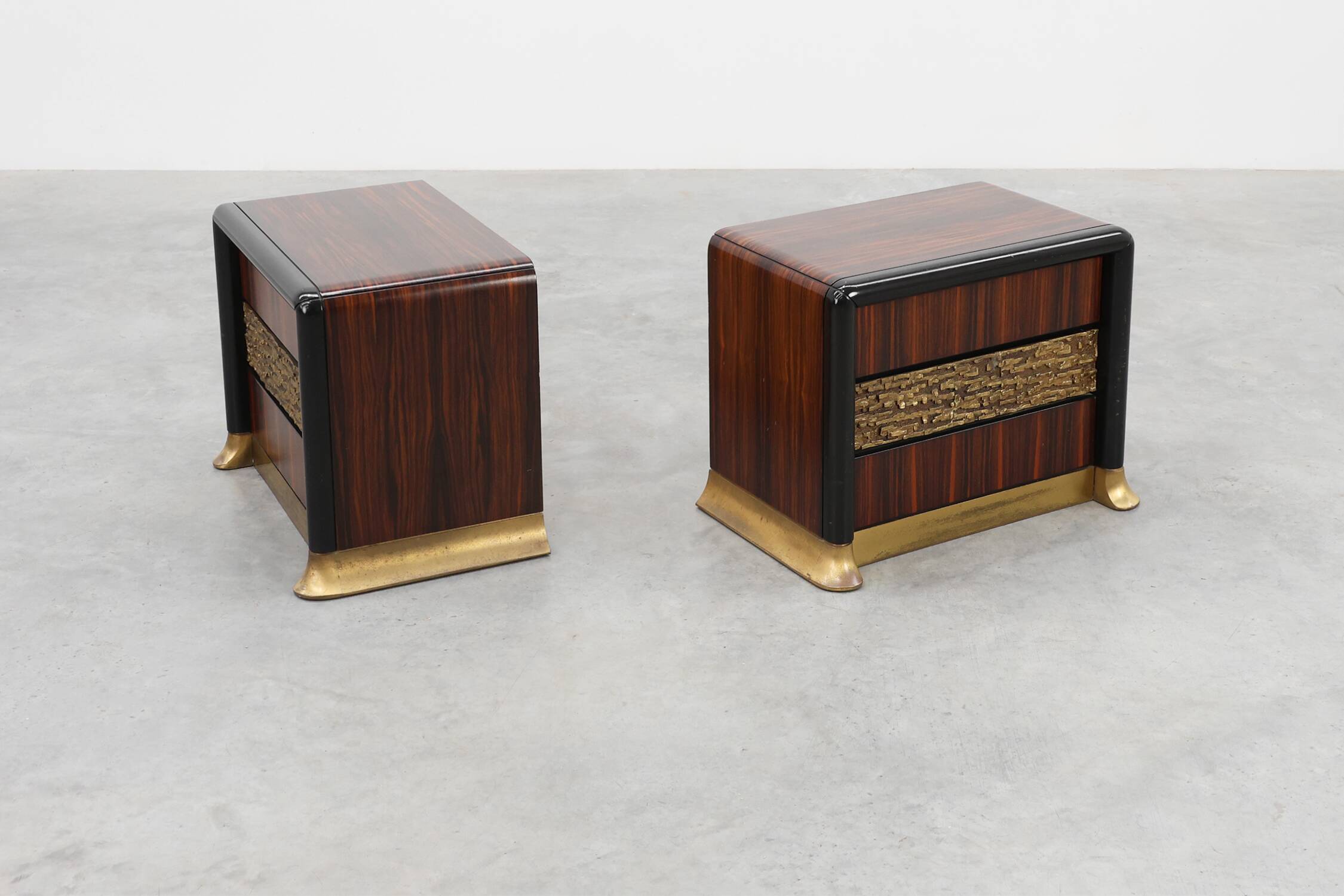 Rare Set of nightstands by Luciano Frigerio 'Desirè' with brass relief, Ita