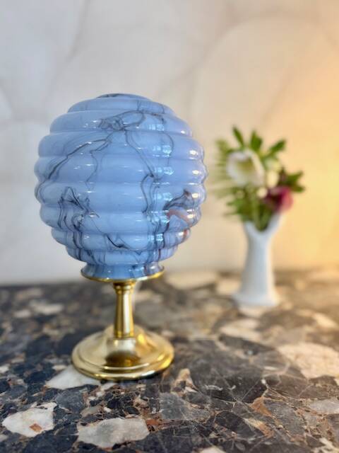 Small Art Deco lamp in marbled opaline.