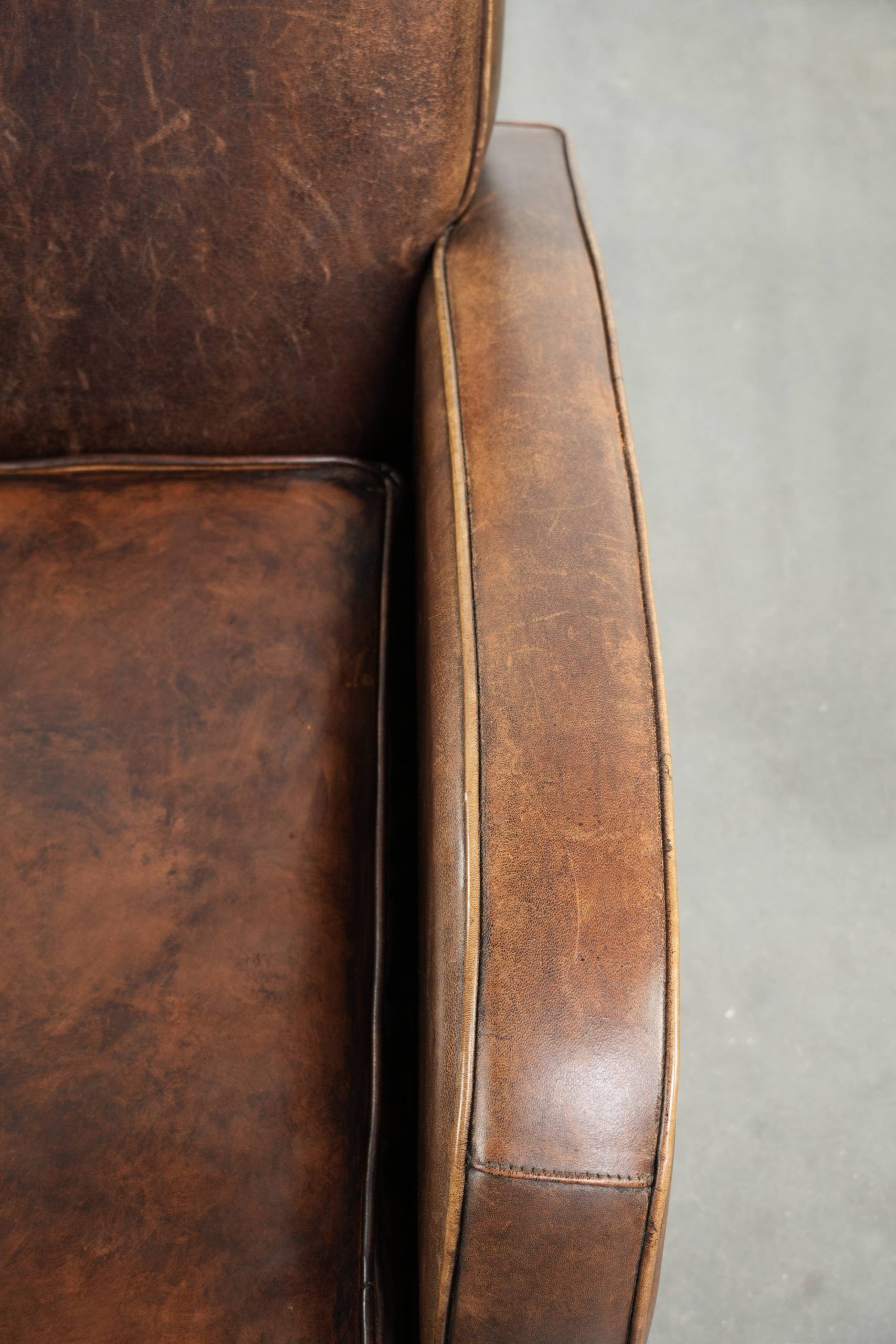 Sheepskin armchair with a timeless design and stunning warm colours