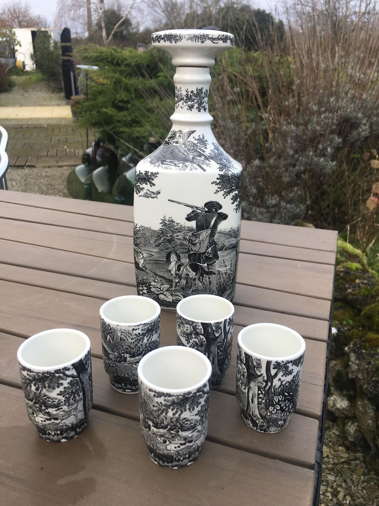 Liquor service porcelain de Villeroy - Boch, Artemis model, "The Hunt" theme (7 pieces)