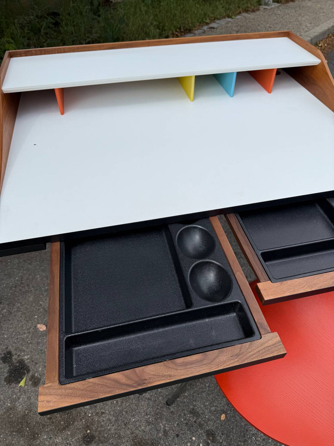 Vitra desk - Home desk - swag leg desk - George Nelson