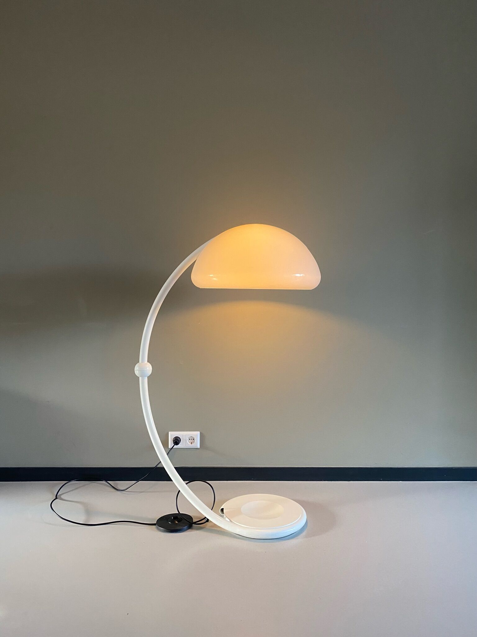 White serpente floor lamp Martinelli