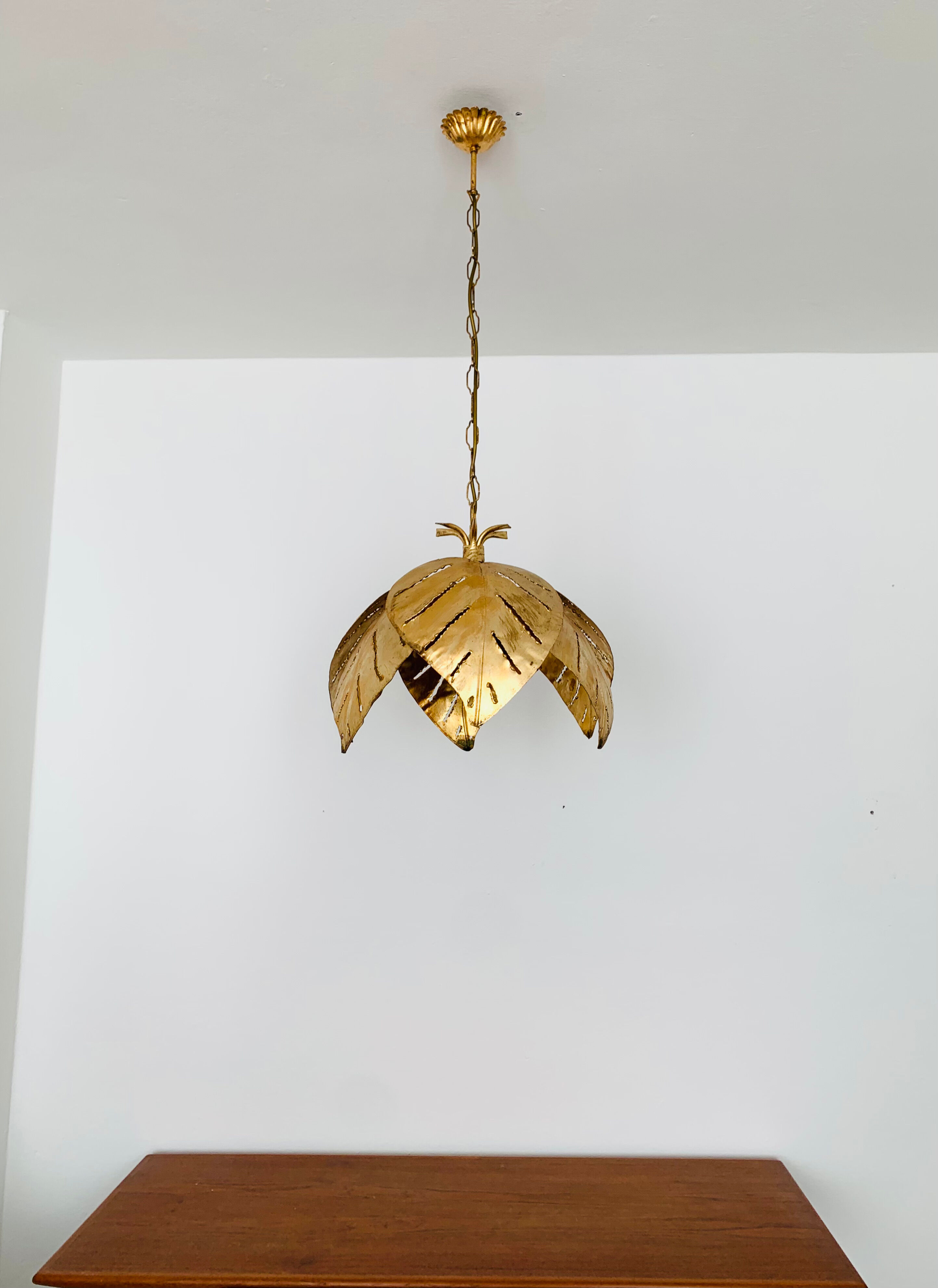 Lustre en feuille de palmier hollywood régence italienne dorée par Hans Kögl