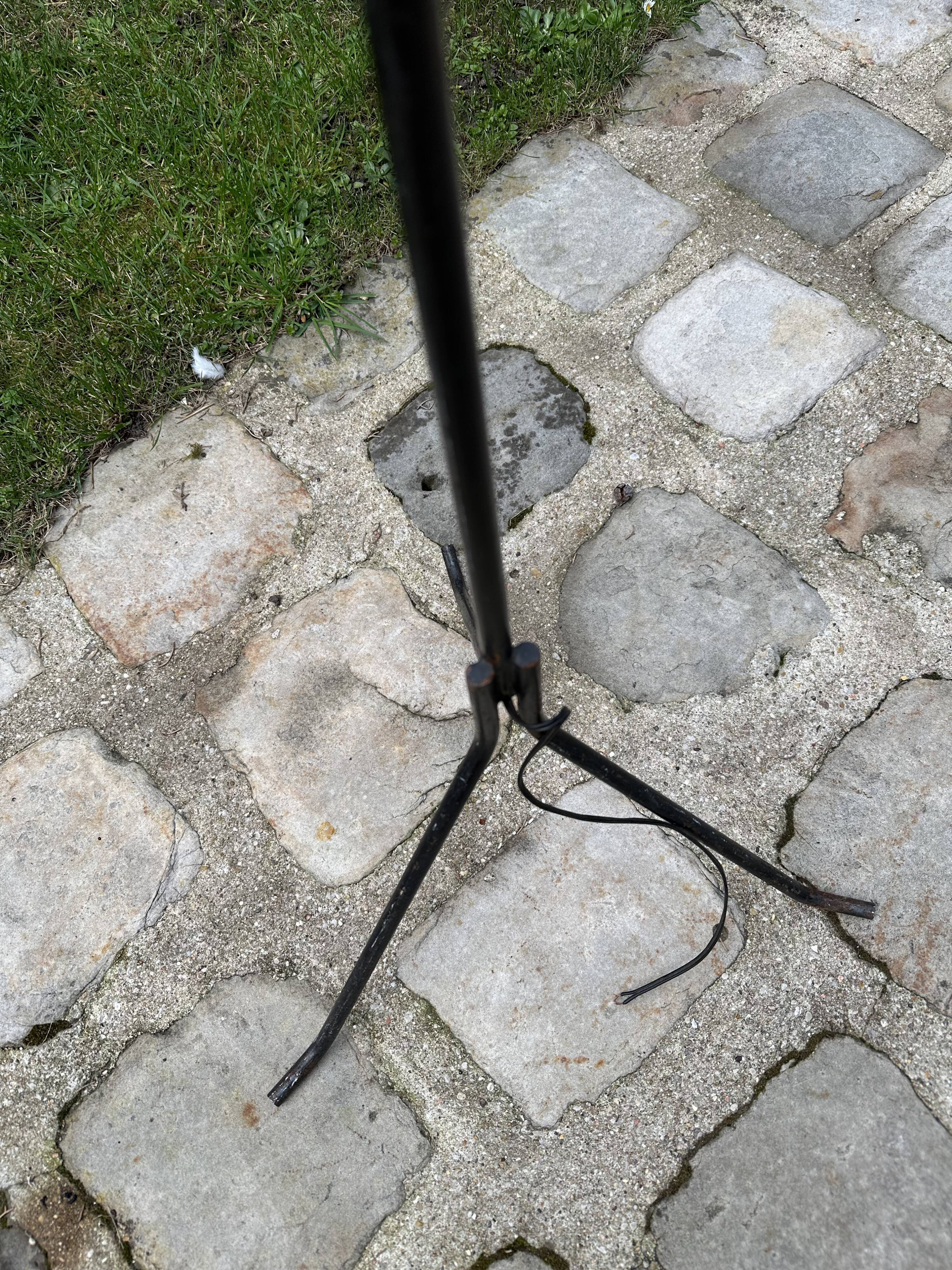 Foot of floor lamp from the 1950s-1960s