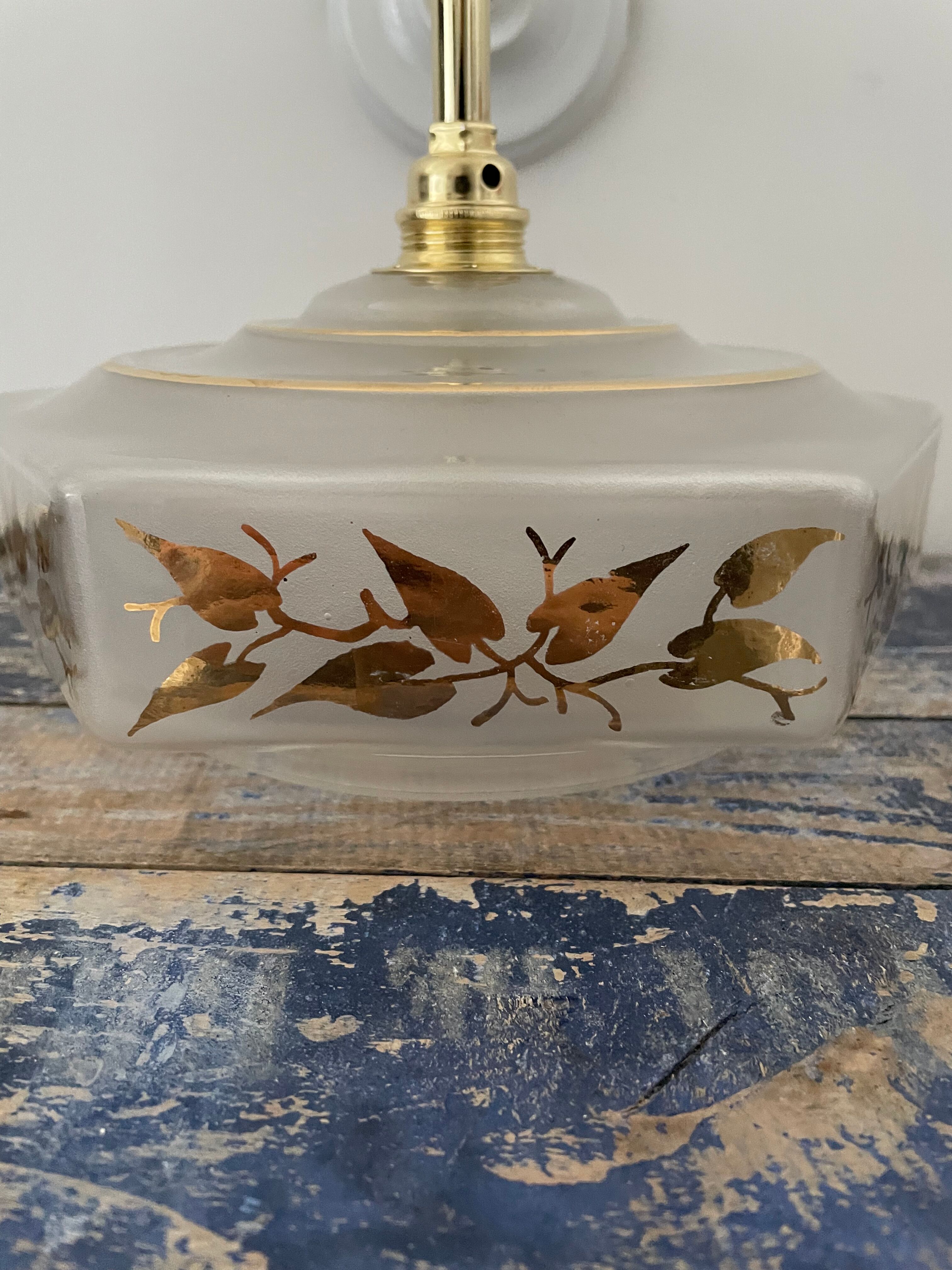 Applique murale art déco verre à feuilles dorées