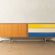 Buffet exclusif de style mid-century avec base en acier inoxydable, années 1960.