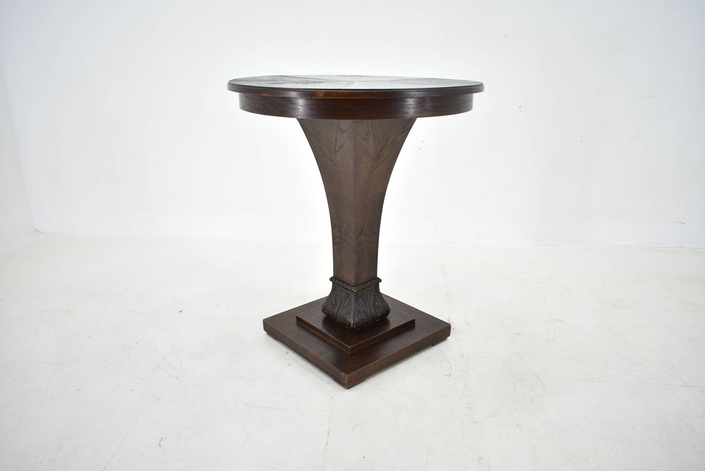 1920s Art Deco Occasional Coffee Table and tablecloth