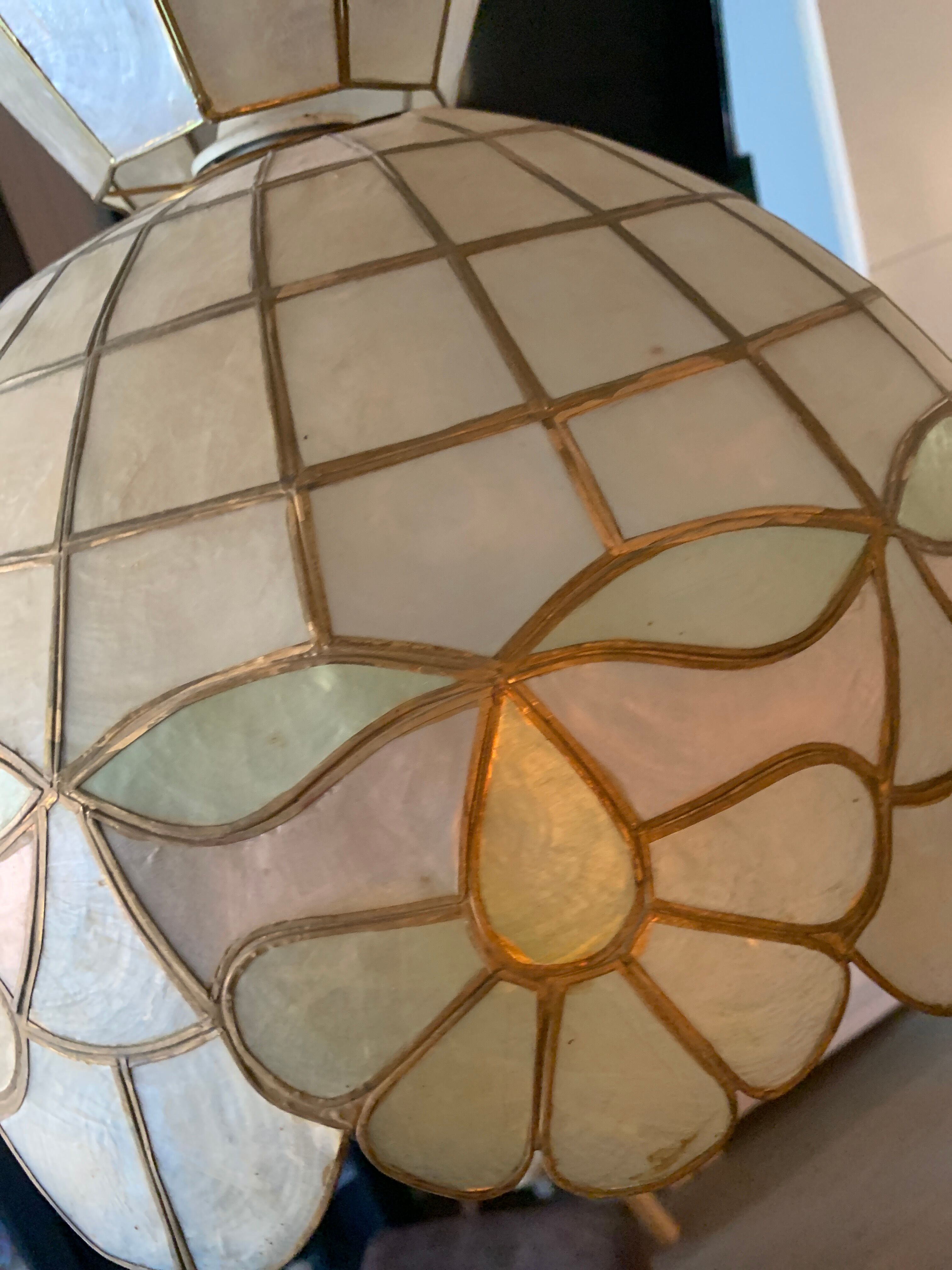 Mother-of-pearl and brass suspension