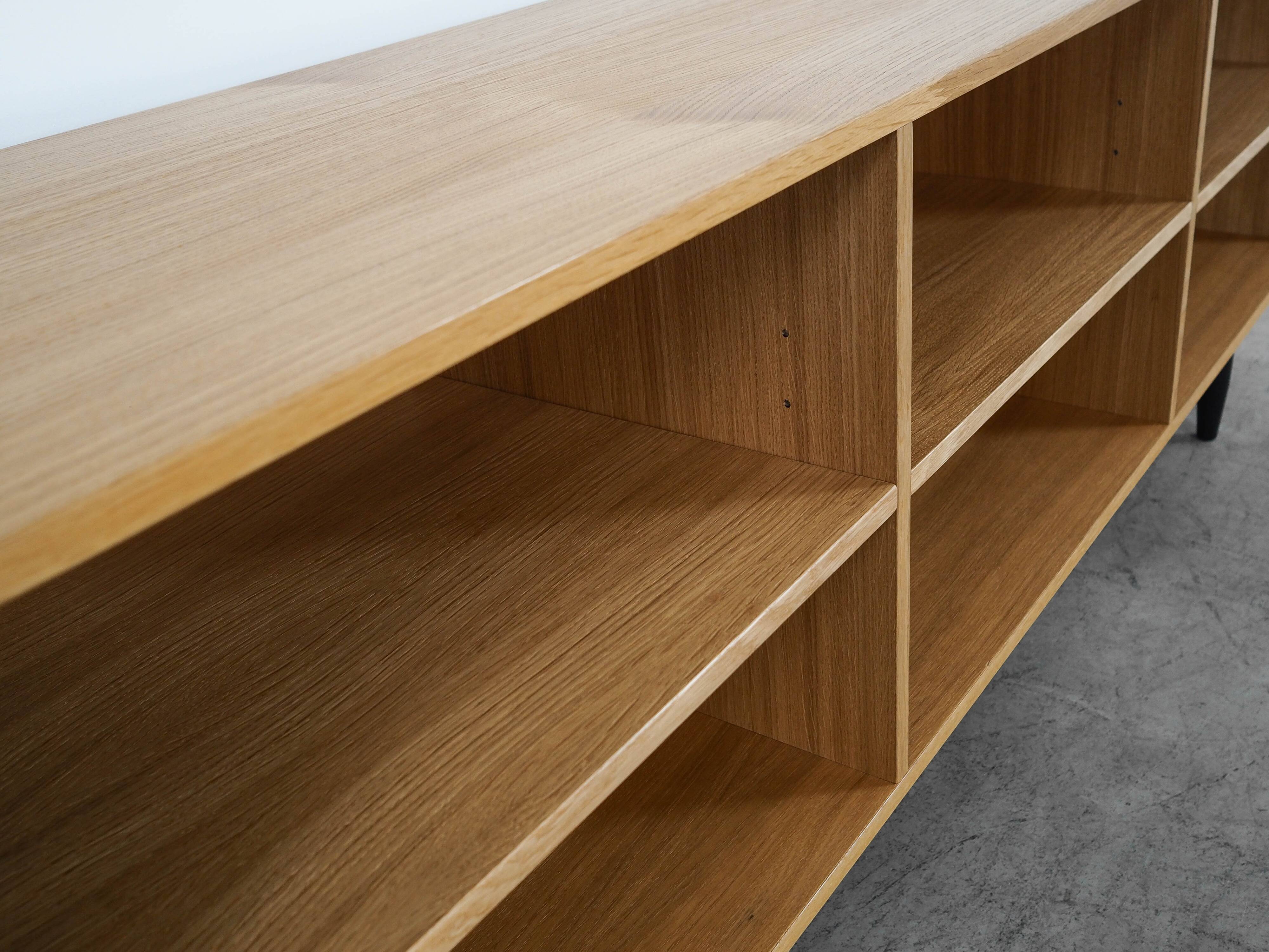 Bibliothèque en chêne, design scandinave