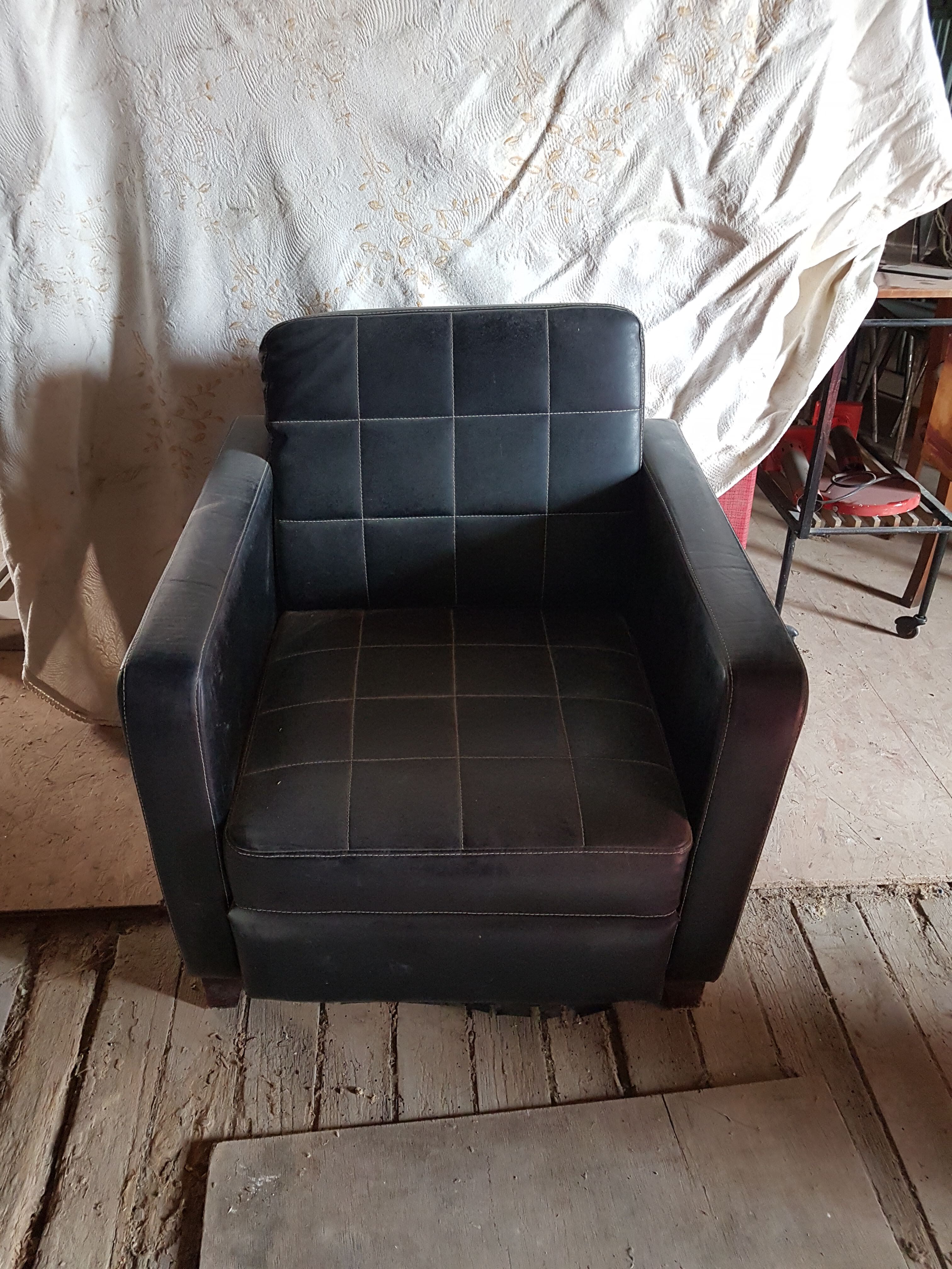 Fauteuil noir en peau