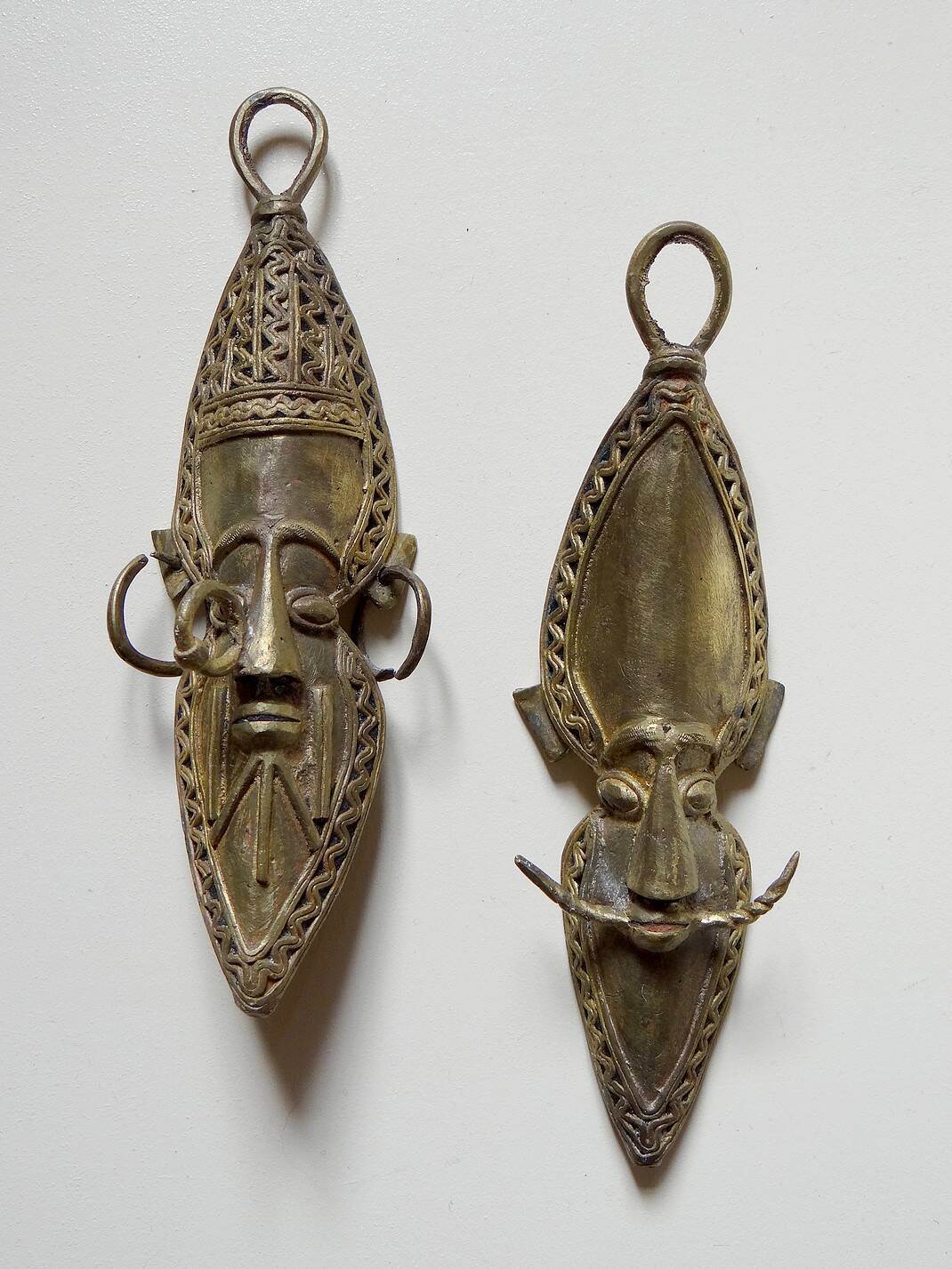 Duo de masques africains bronze