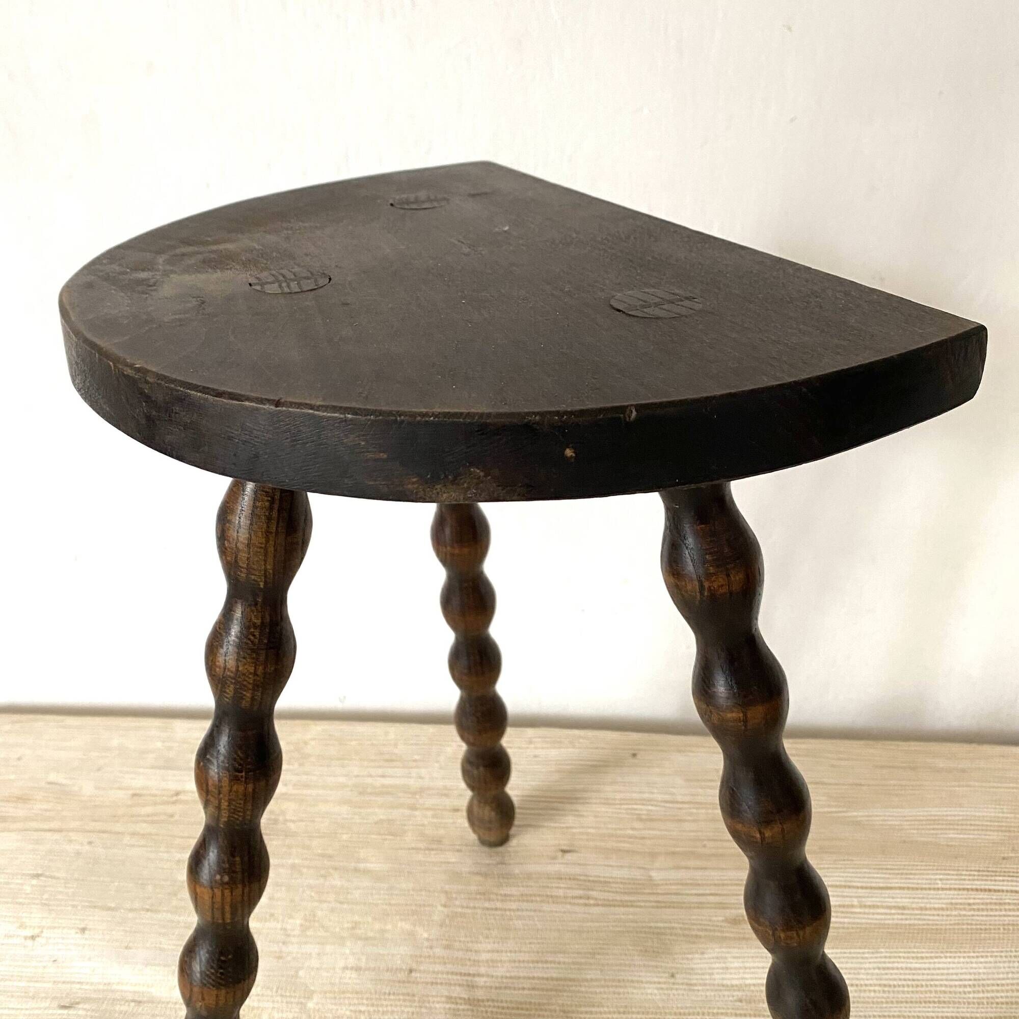 Tabouret Tripode demi cercle 55 cm