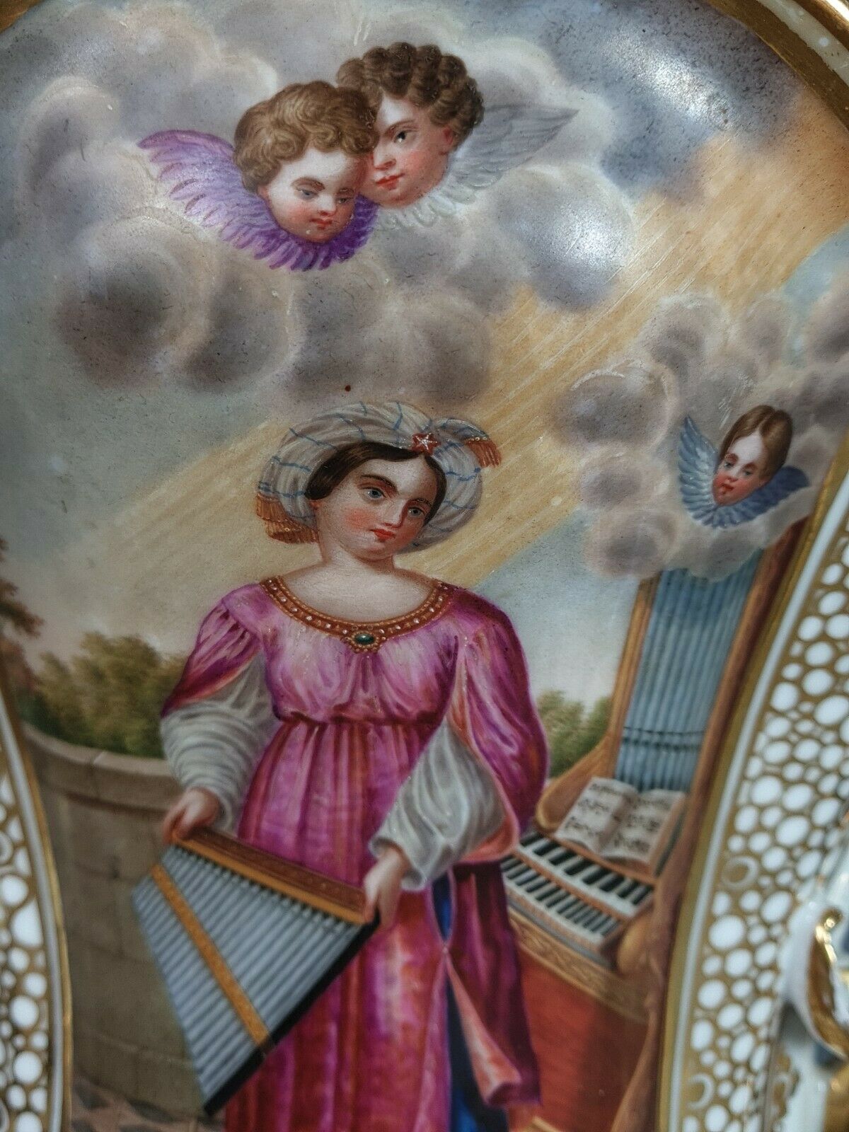 Imposing wedding vase porcelain Vieux Paris around 1830-1850 42x42 cm.